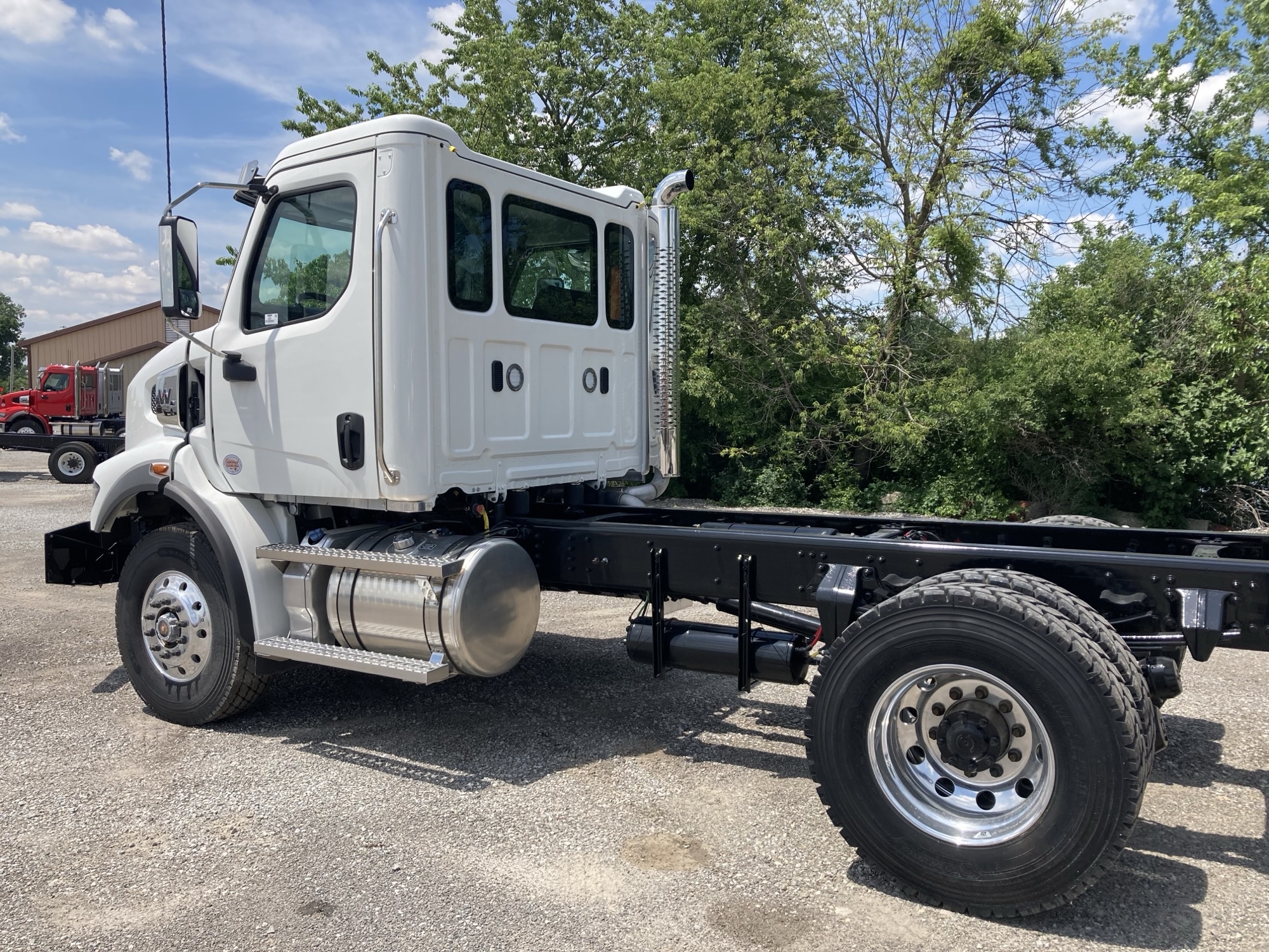2025 Western Star 47X 2025 Western Star 47X - image 2 of 4