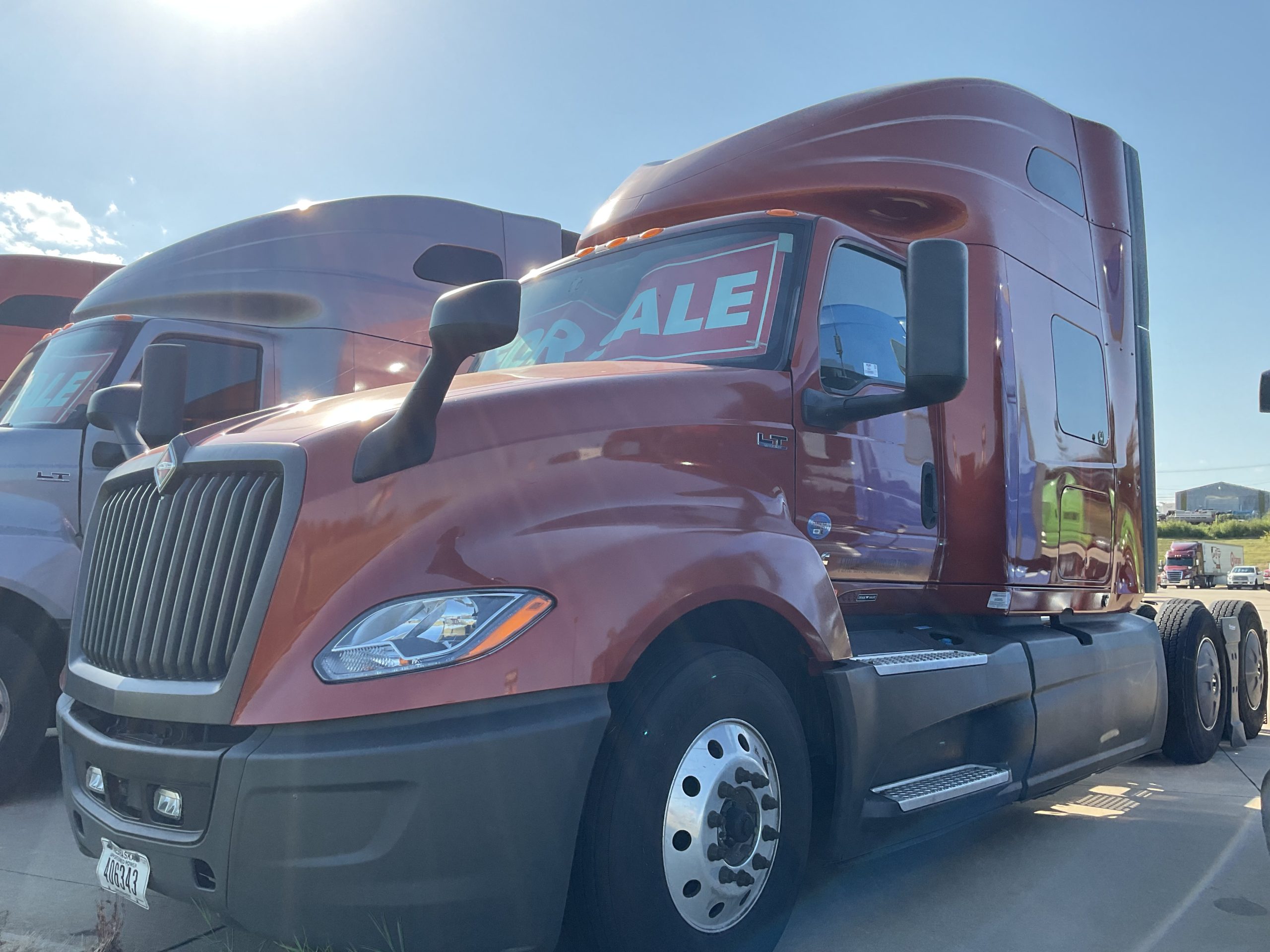 2022 International LT625 - image 1 of 3
