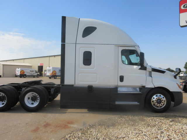 2021 Freightliner - image 6