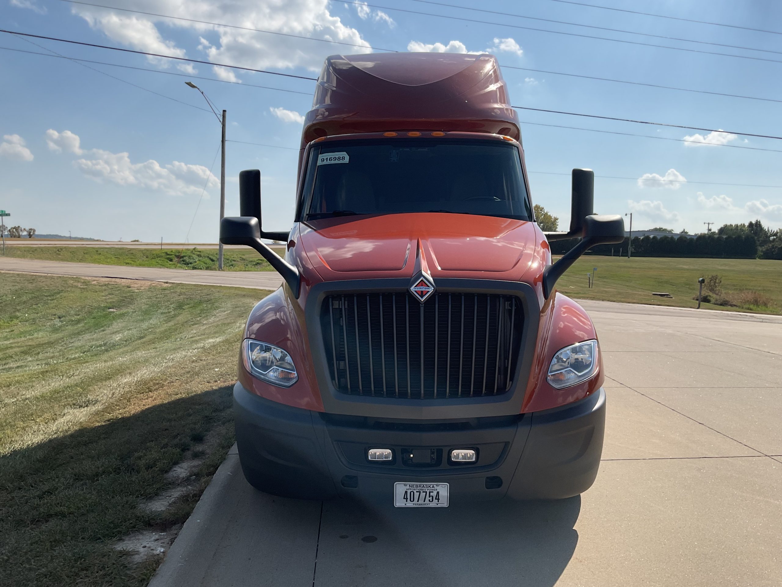 2022 International LT625 - image 4 of 6