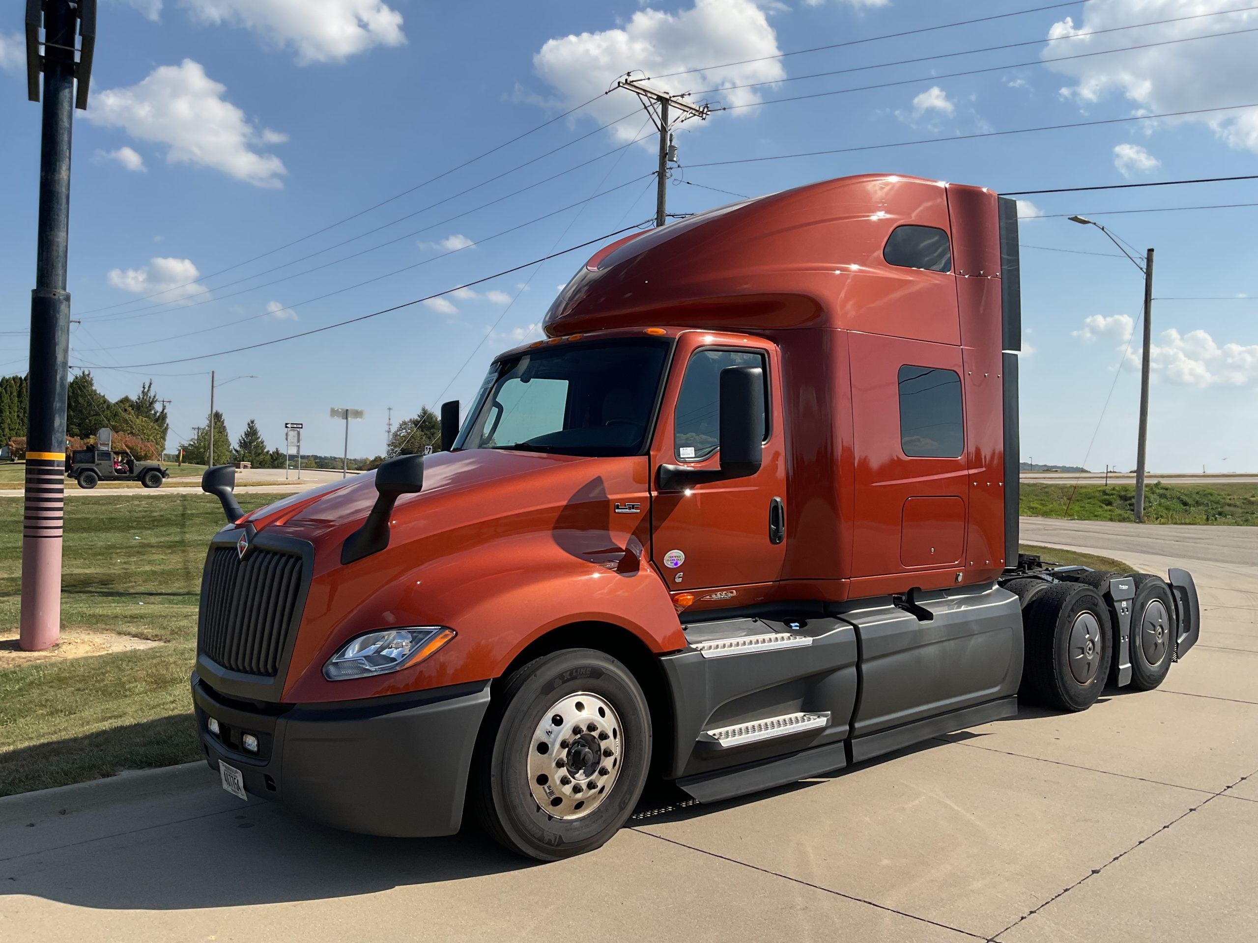 2022 International LT625 - image 3 of 6