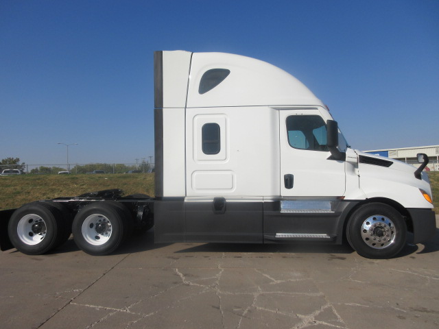 2022 Freightliner - image 6