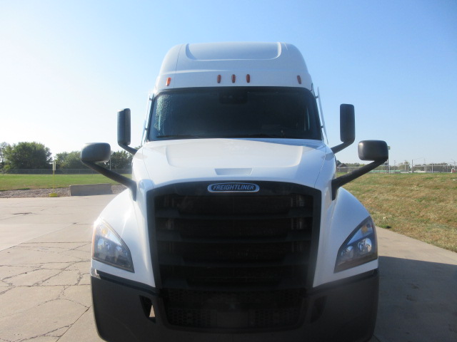 2022 Freightliner - image 2