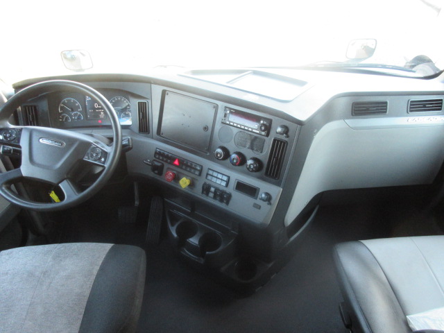 2022 Freightliner - image 5