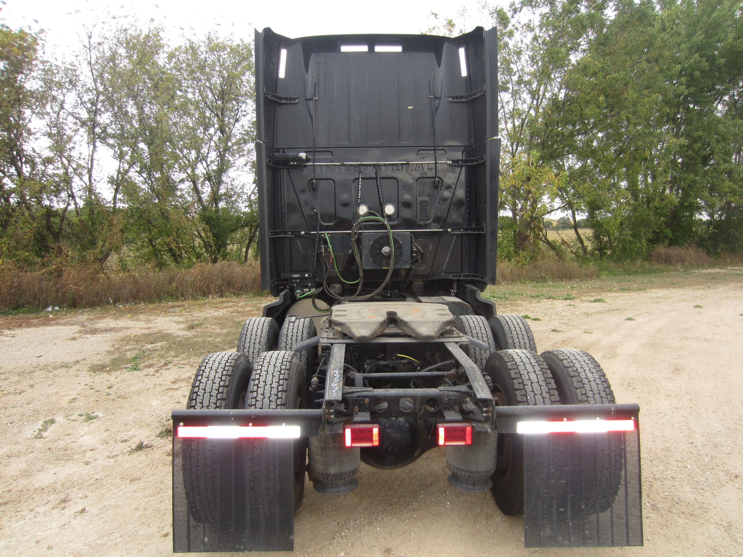 2022 International LT625 - image 4 of 6