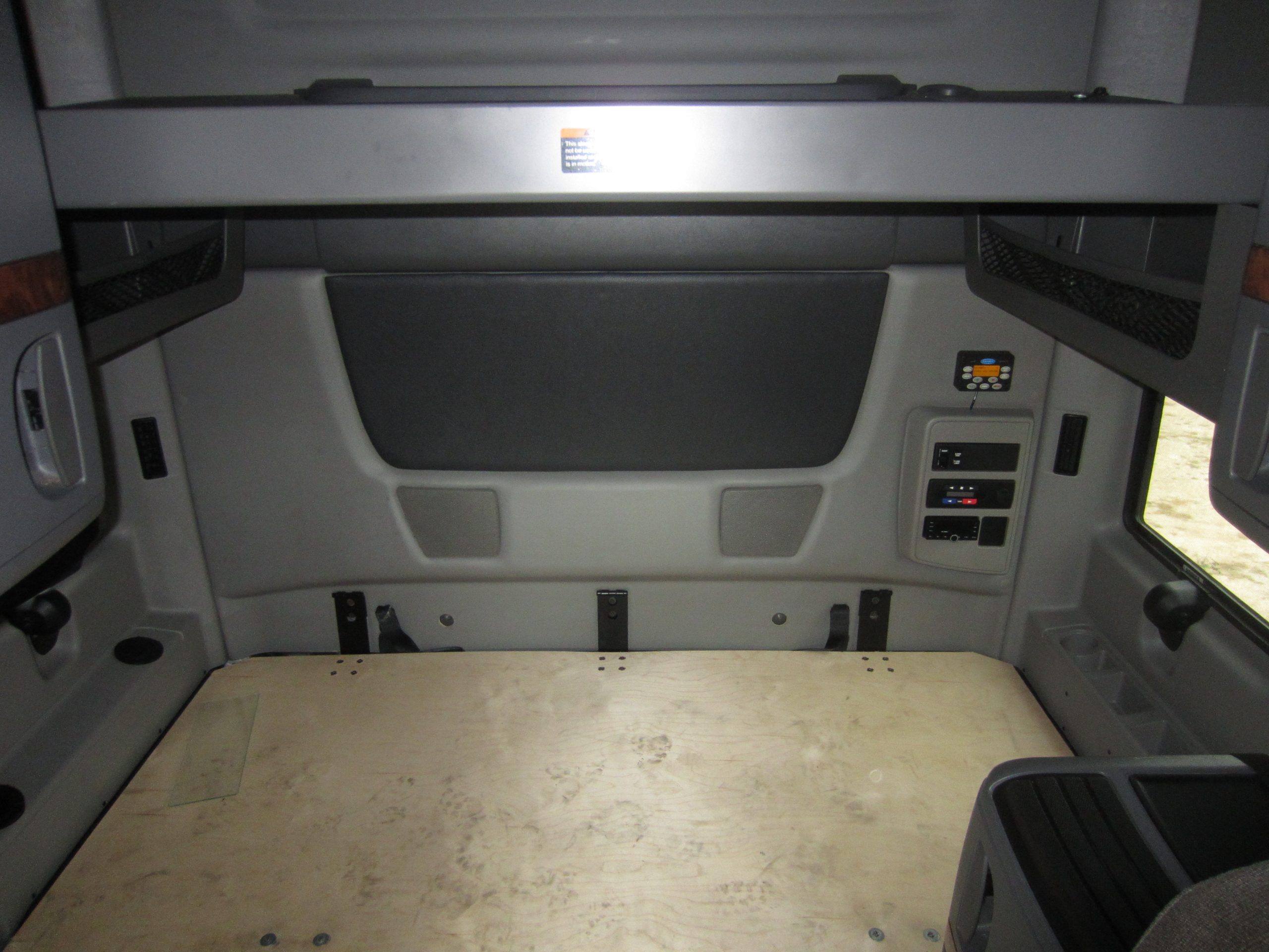 2022 International LT625 - image 6 of 6
