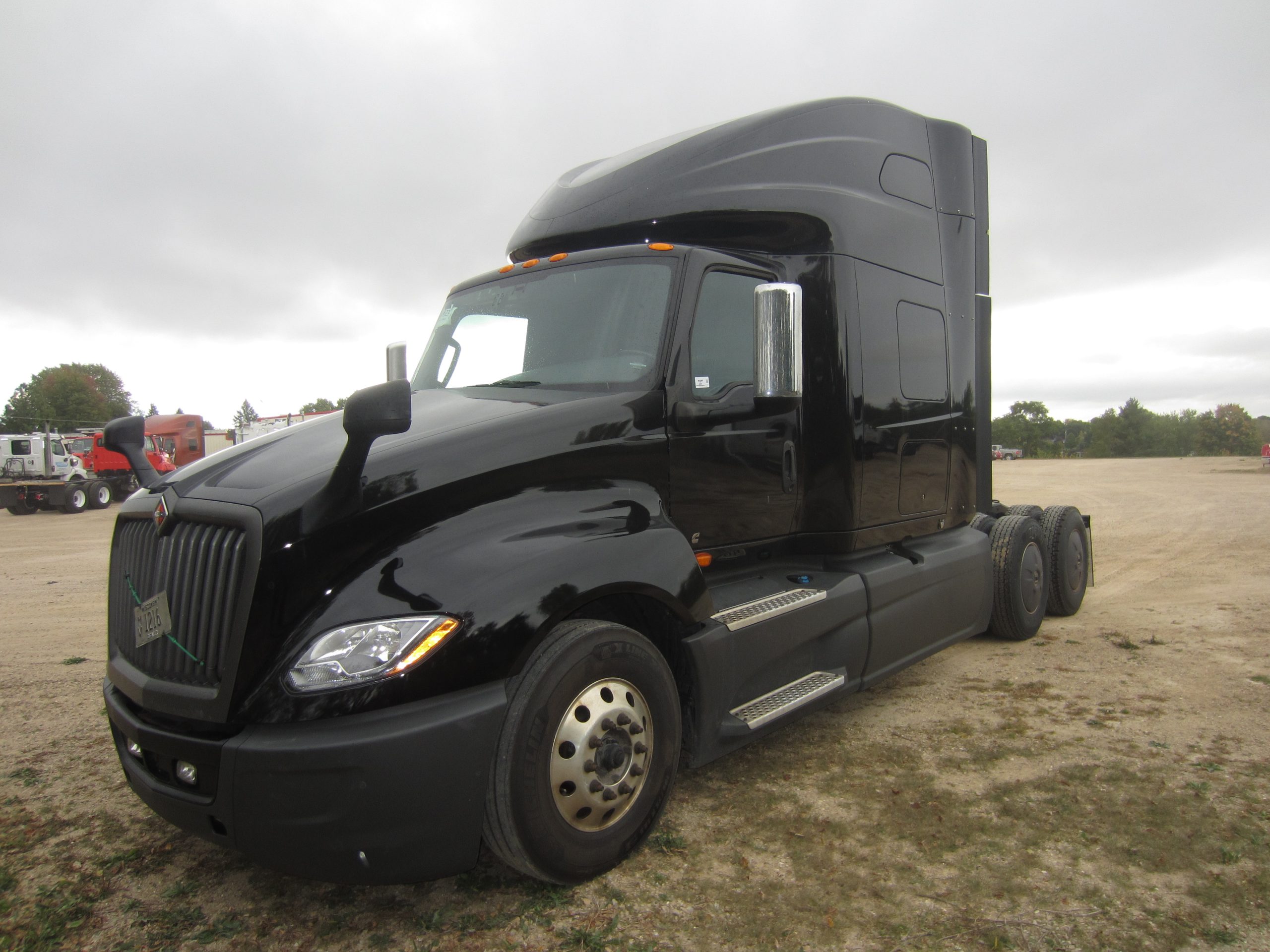 2022 International LT625 - image 1 of 6