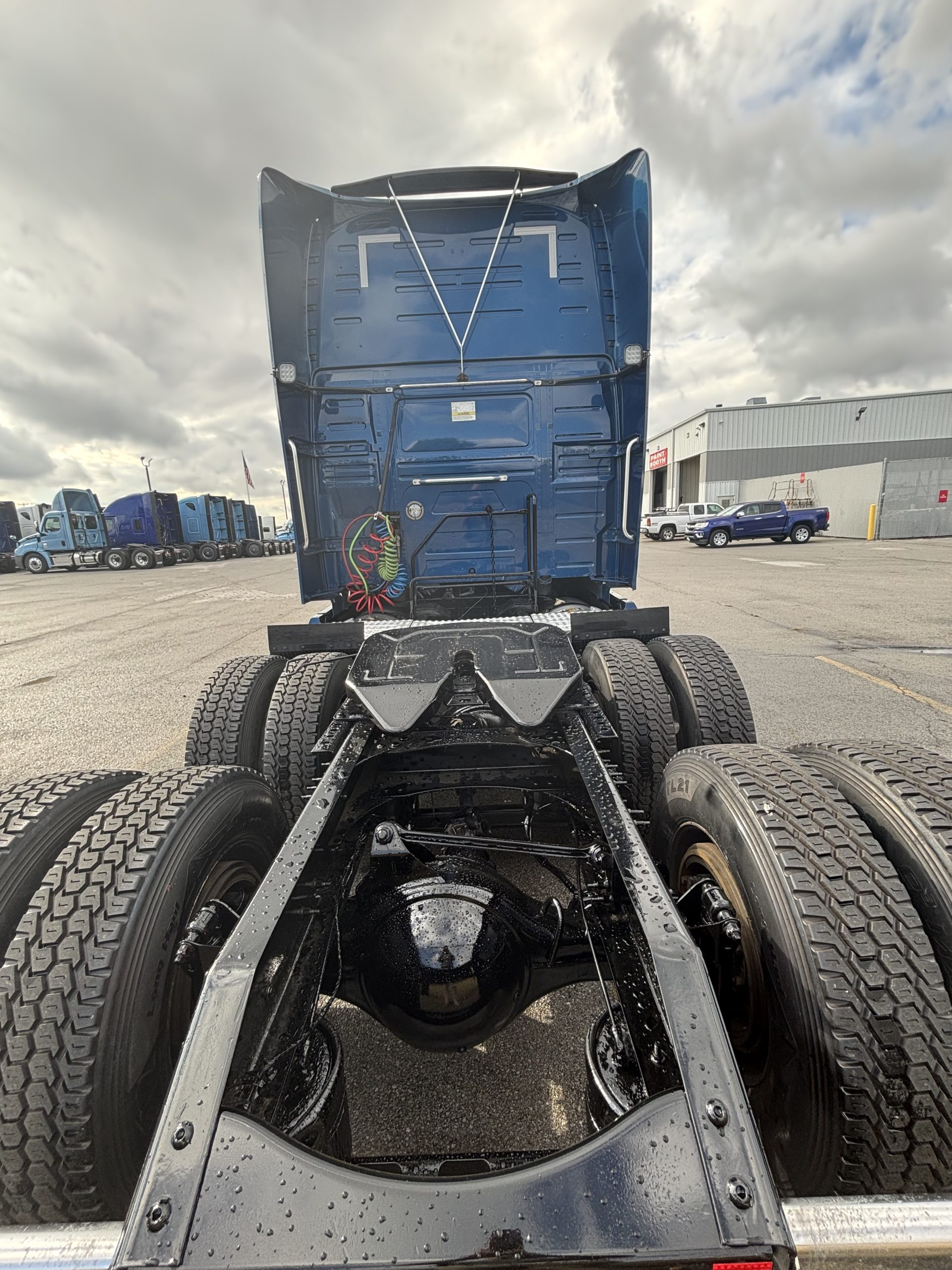 2022 Volvo VNL 760 - image 3