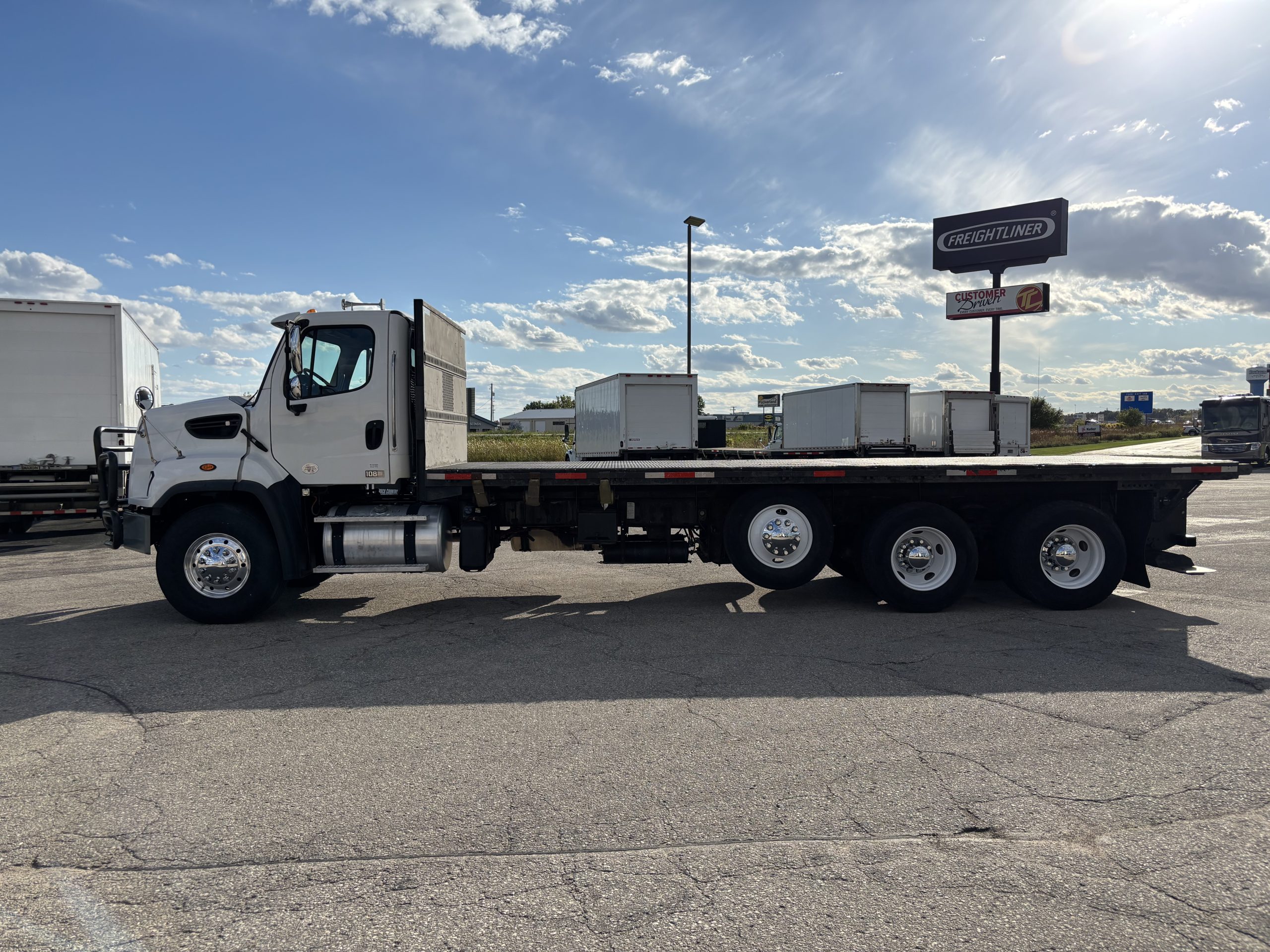 2016 Freightliner 108SD - image 5 of 6