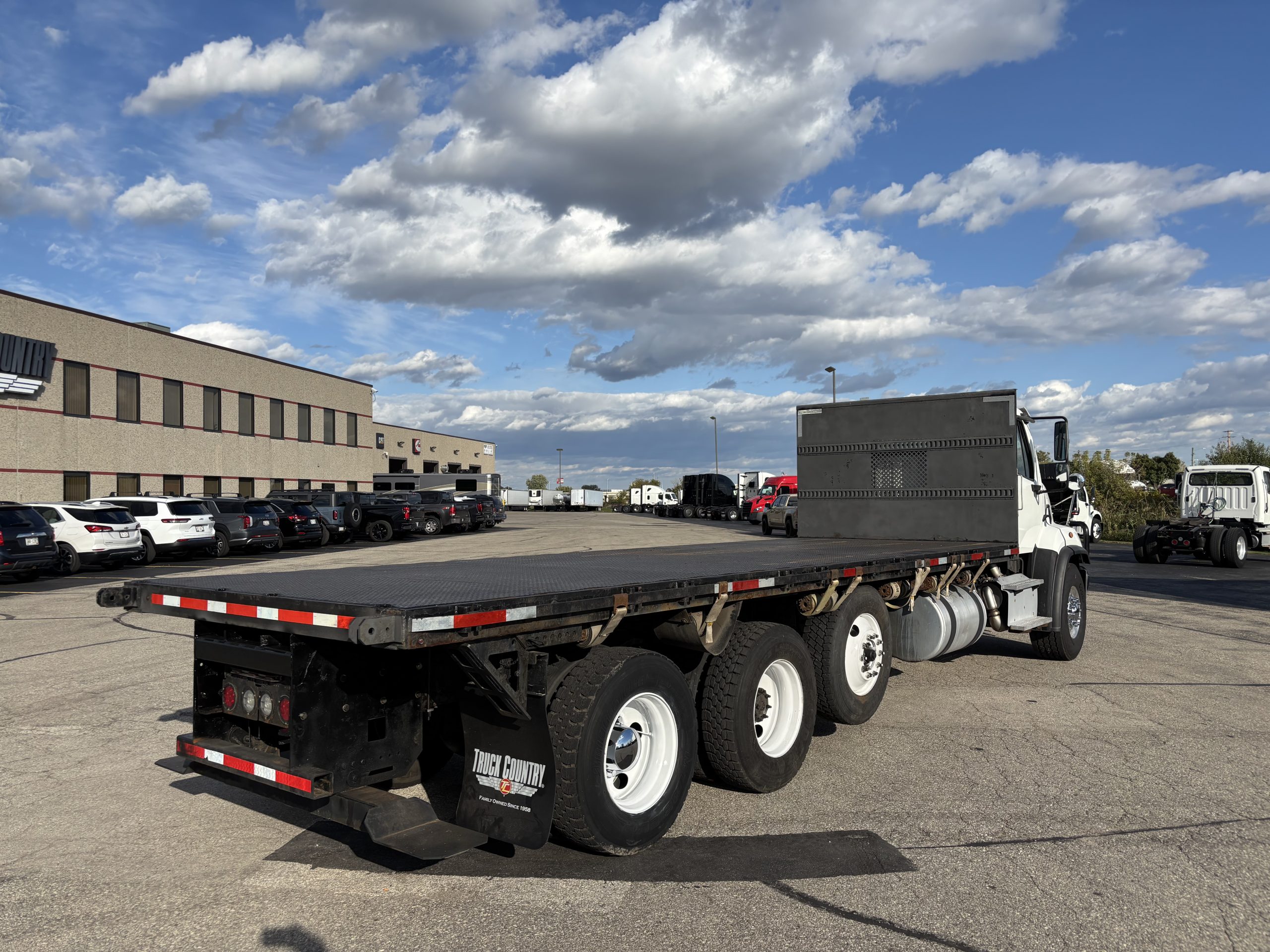 2016 Freightliner 108SD - image 6 of 6
