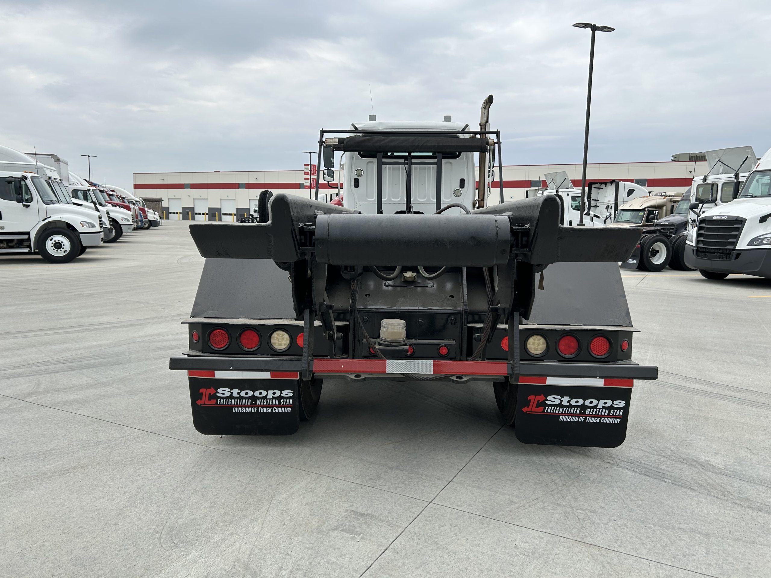 2014 Freightliner 114SD - image 4