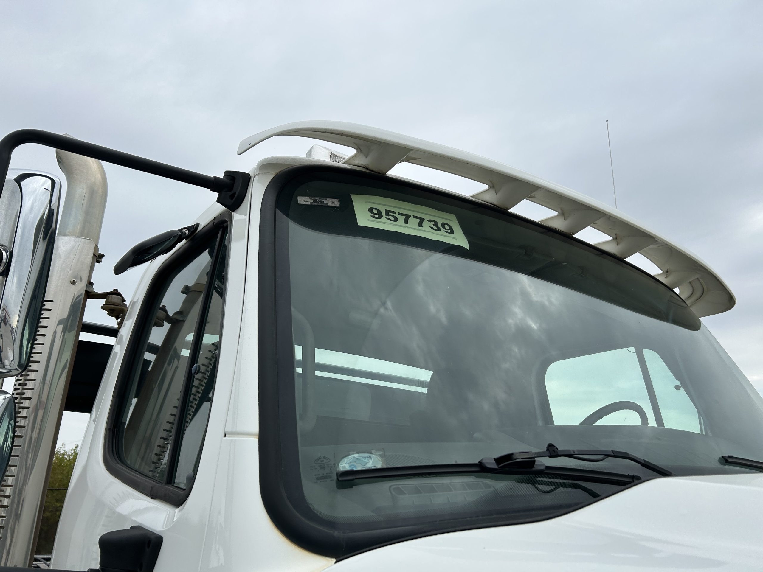 2014 Freightliner 114SD - image 6