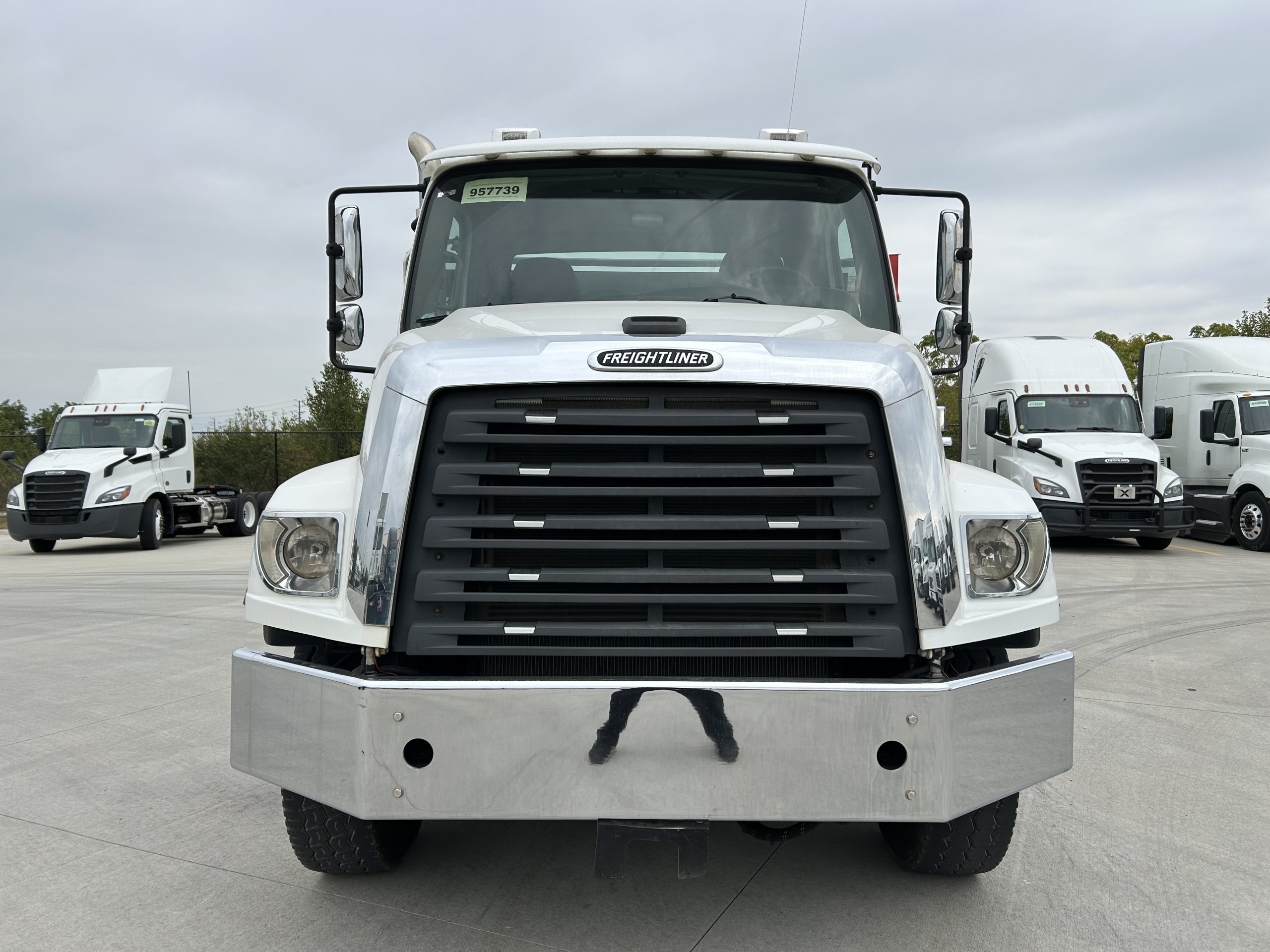 2014 Freightliner 114SD - image 2