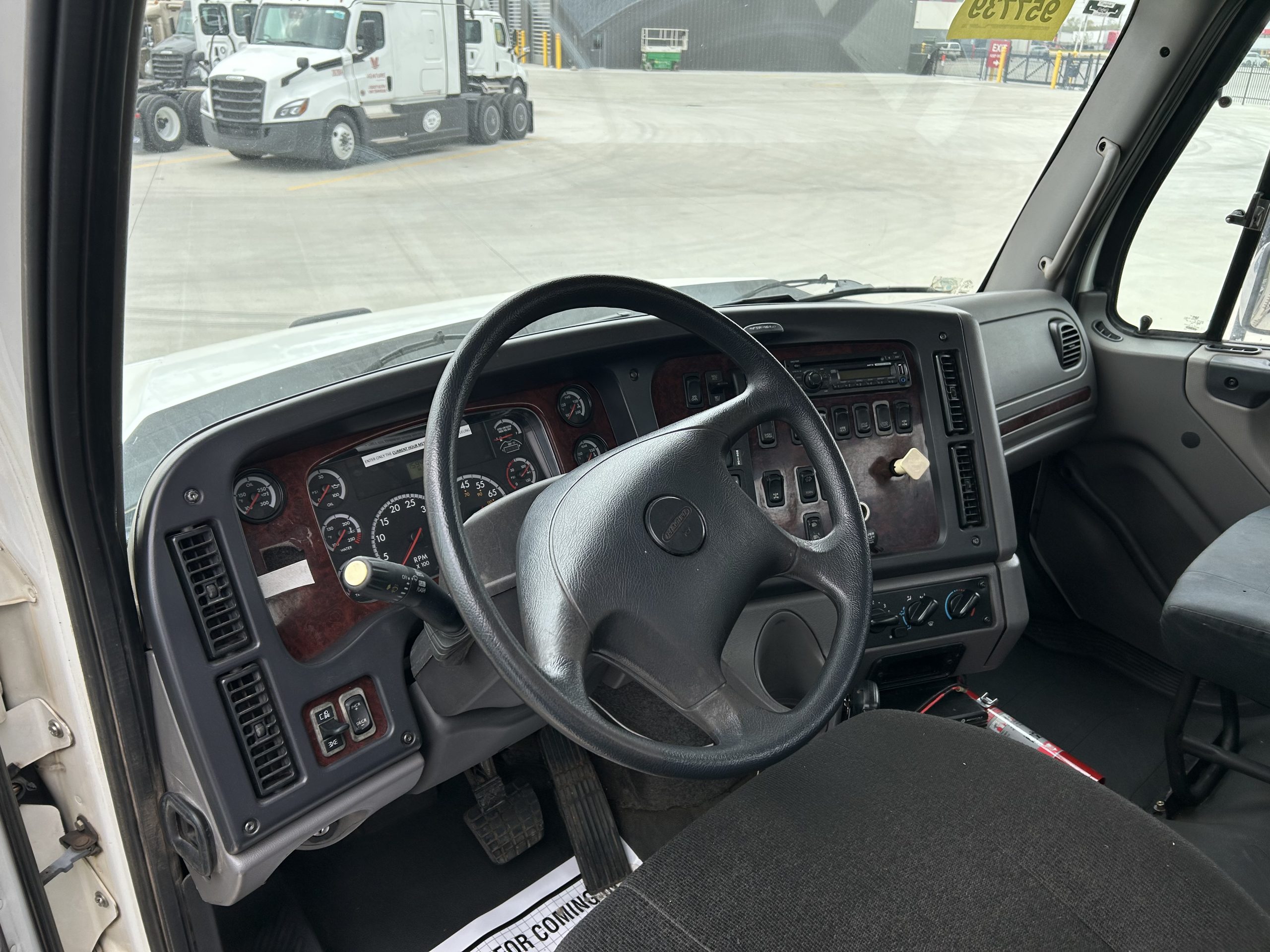 2014 Freightliner 114SD - image 5