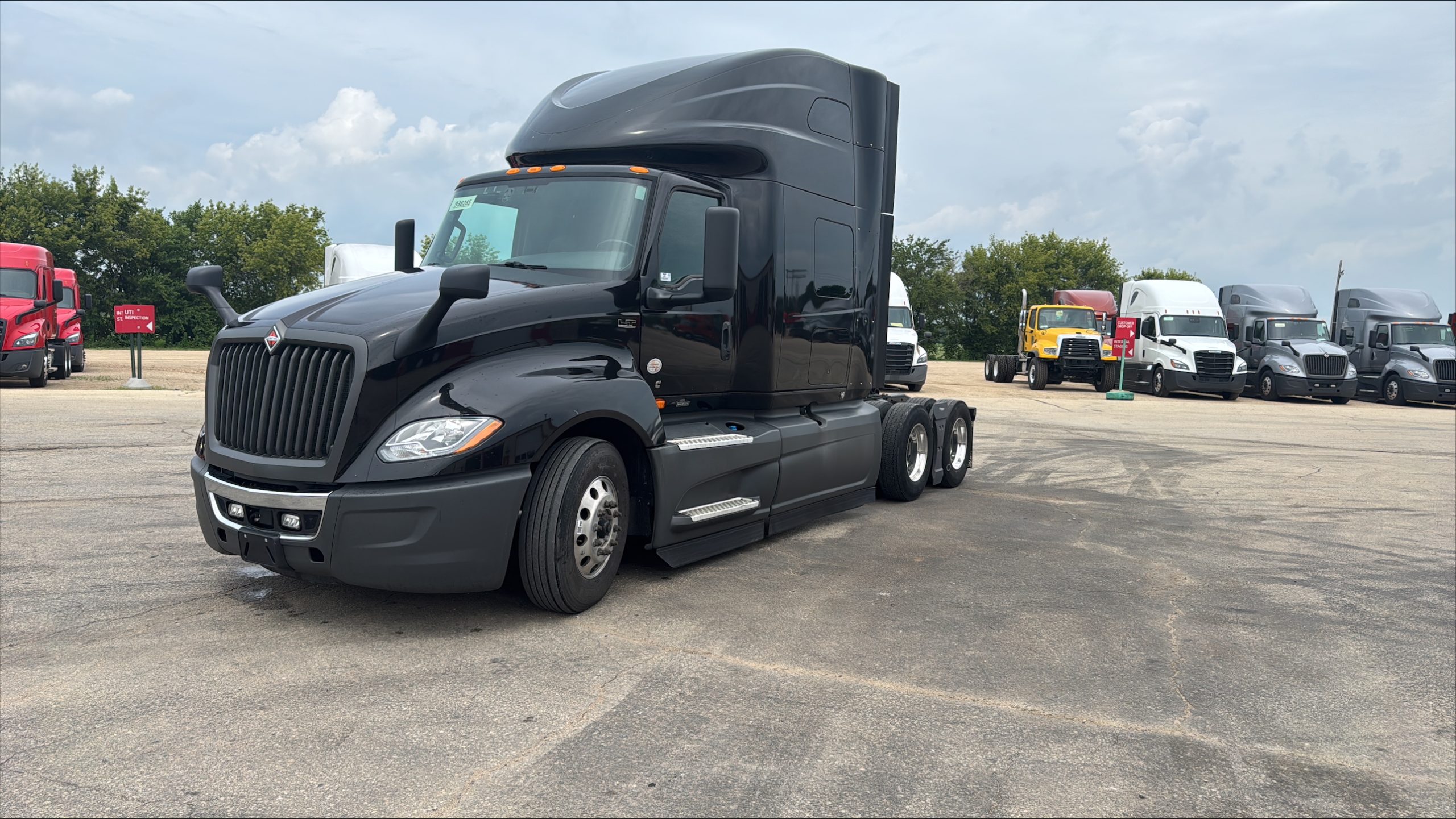 2022 International LT625 2022 International LT625 - image 3 of 6