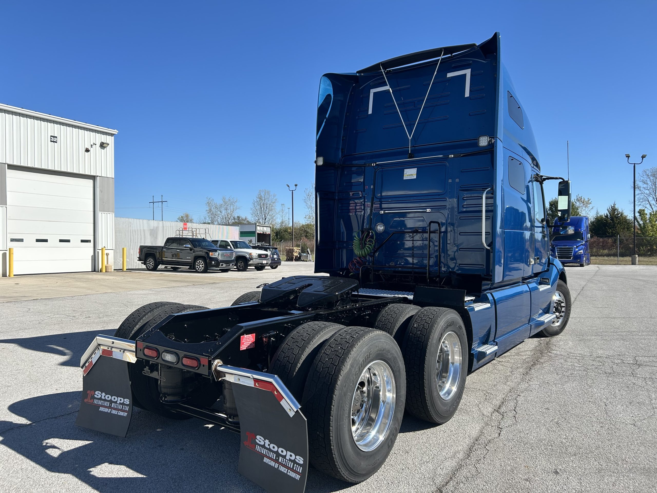 2022 Volvo VNL 760 - image 4