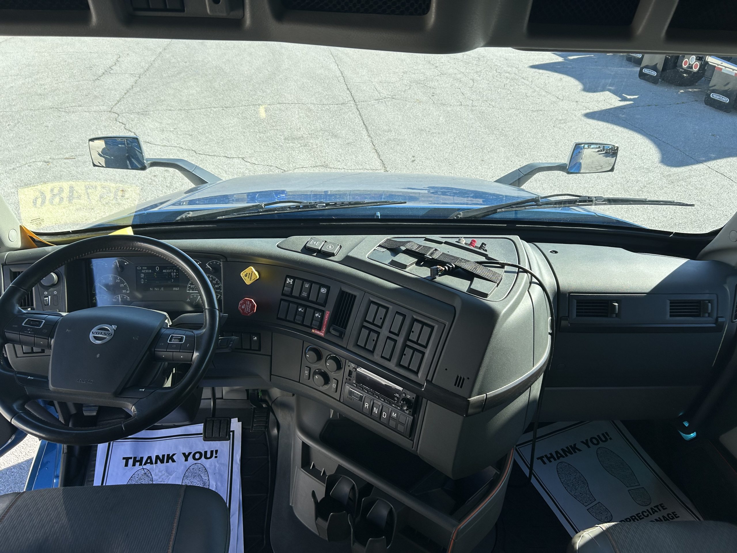 2022 Volvo VNL 760 - image 3