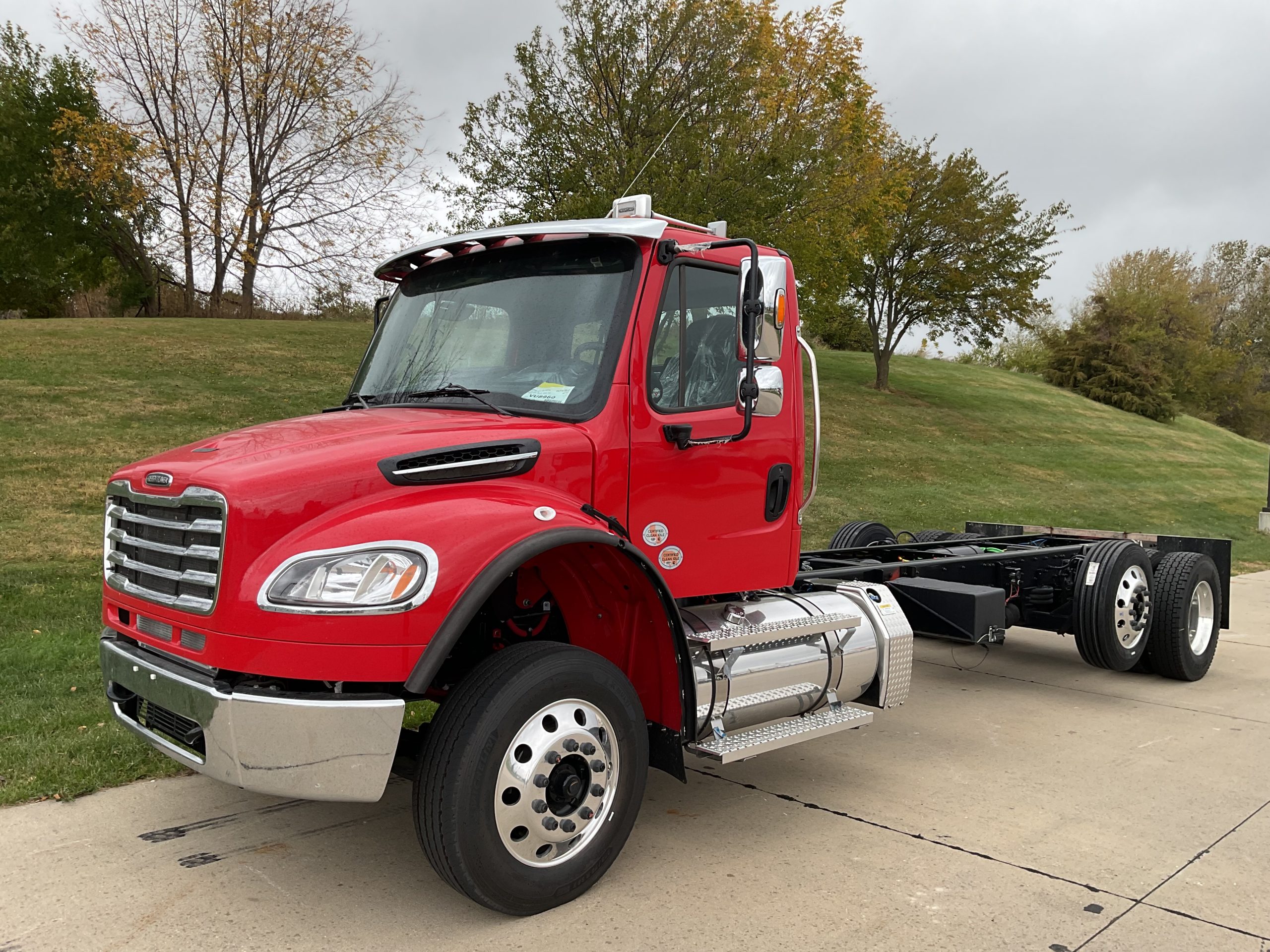 2025 Freightliner M2 106 - image 1
