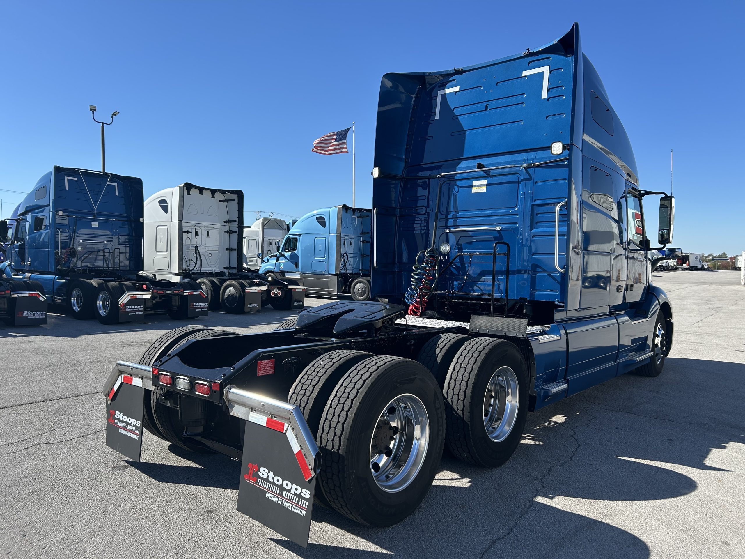 2022 Volvo VNL 760 - image 5