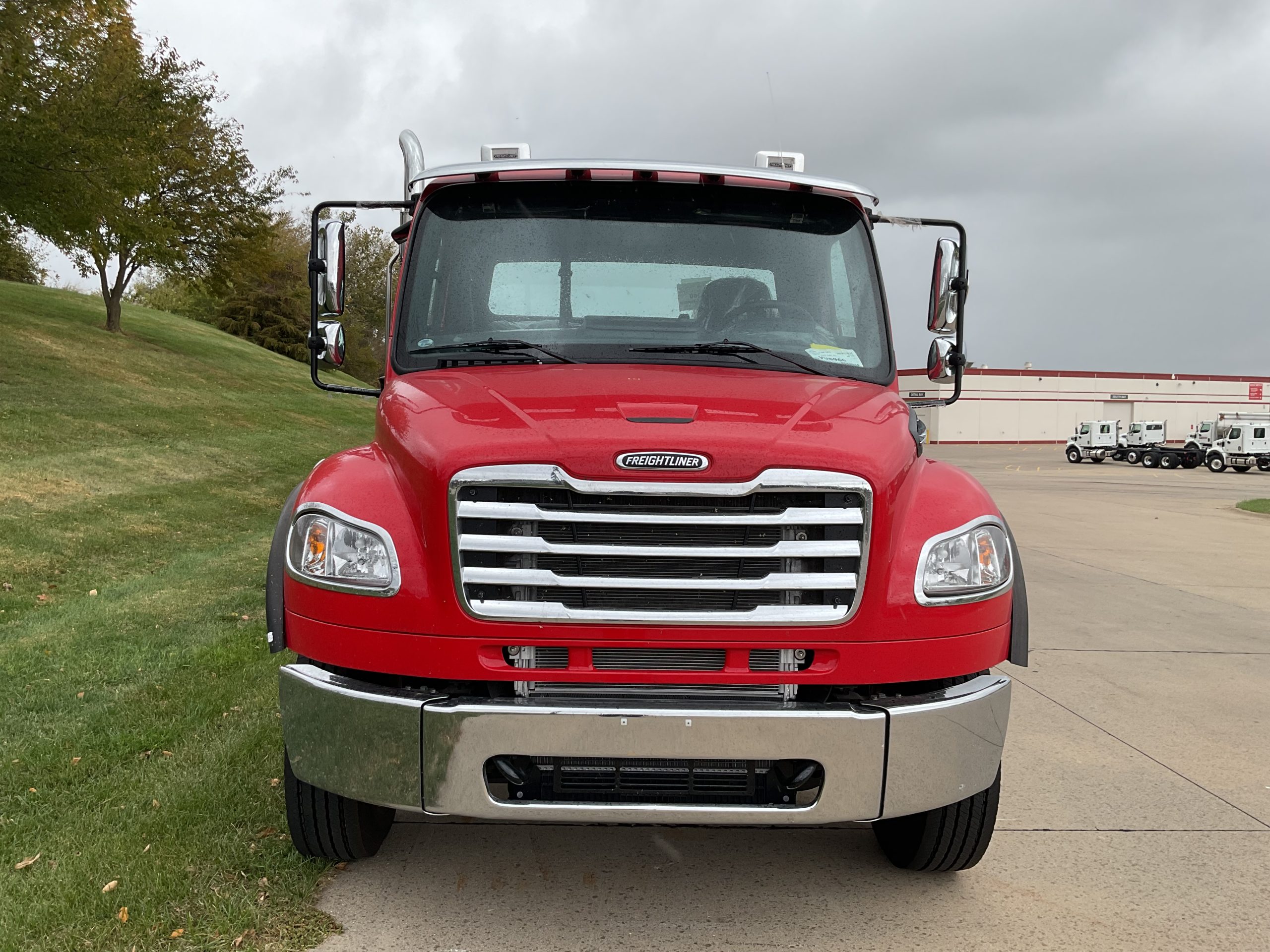 2025 Freightliner M2 106 - image 2