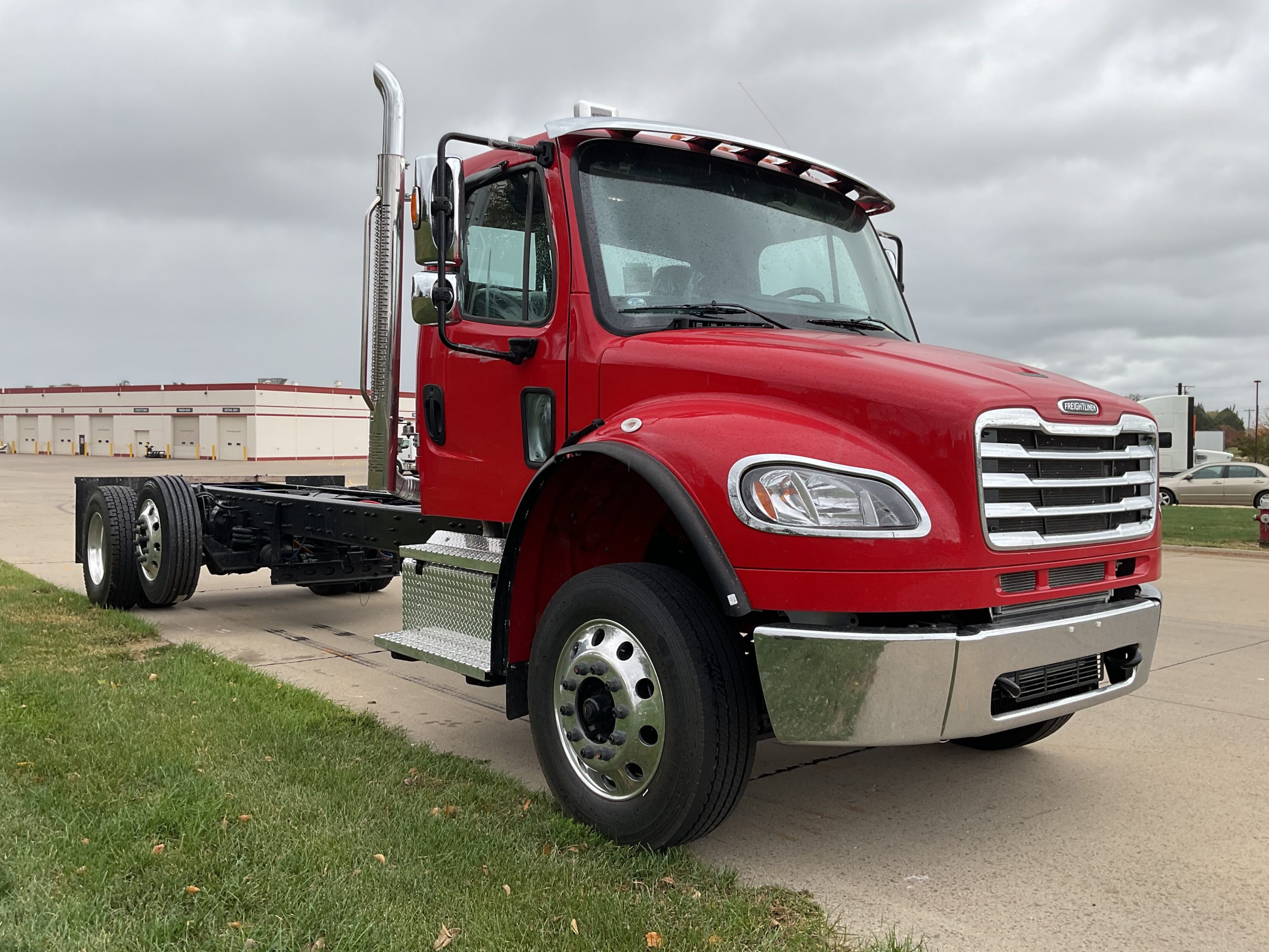2025 Freightliner M2 106 - image 3