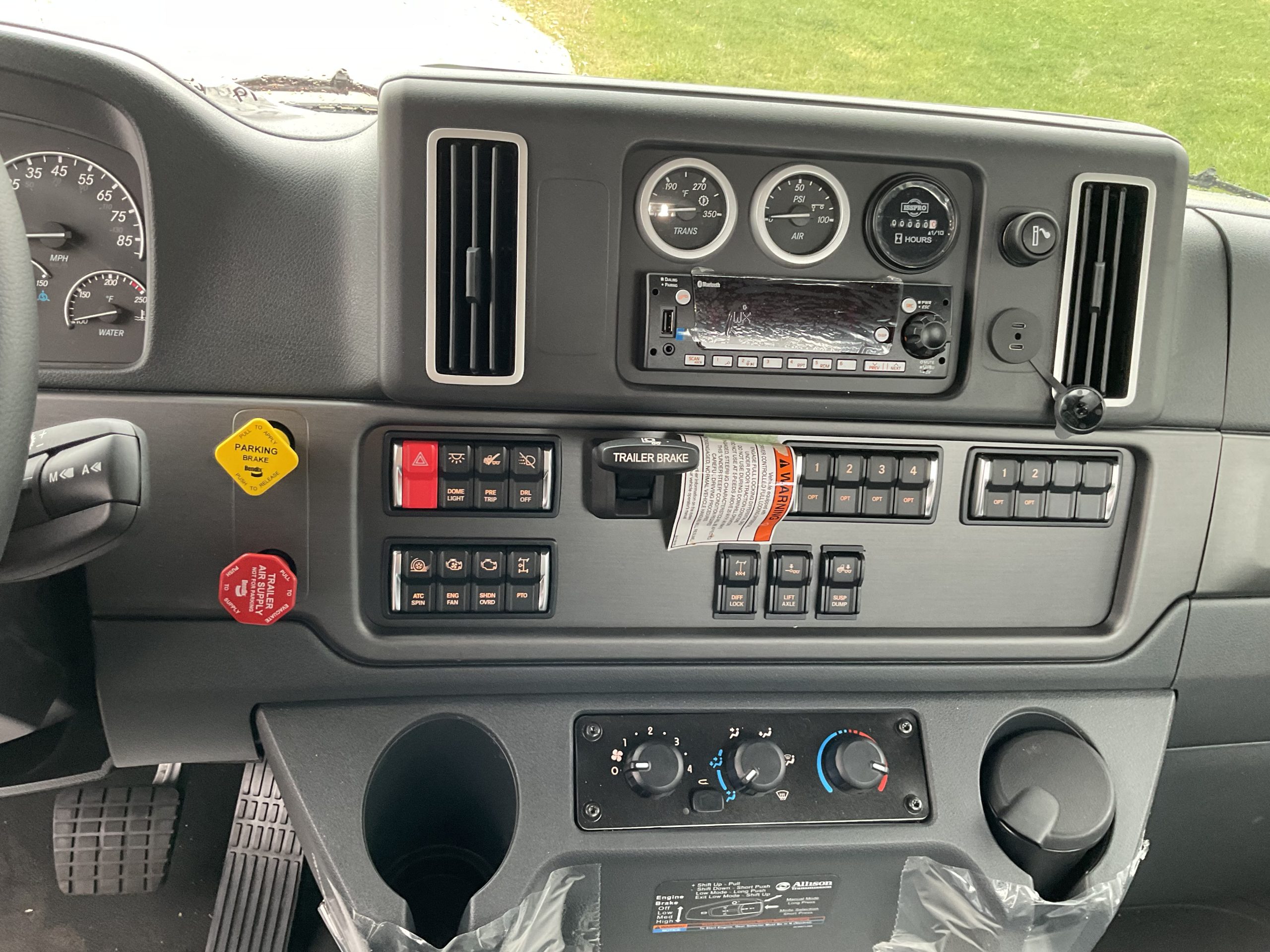 2025 Freightliner M2 106 - image 5