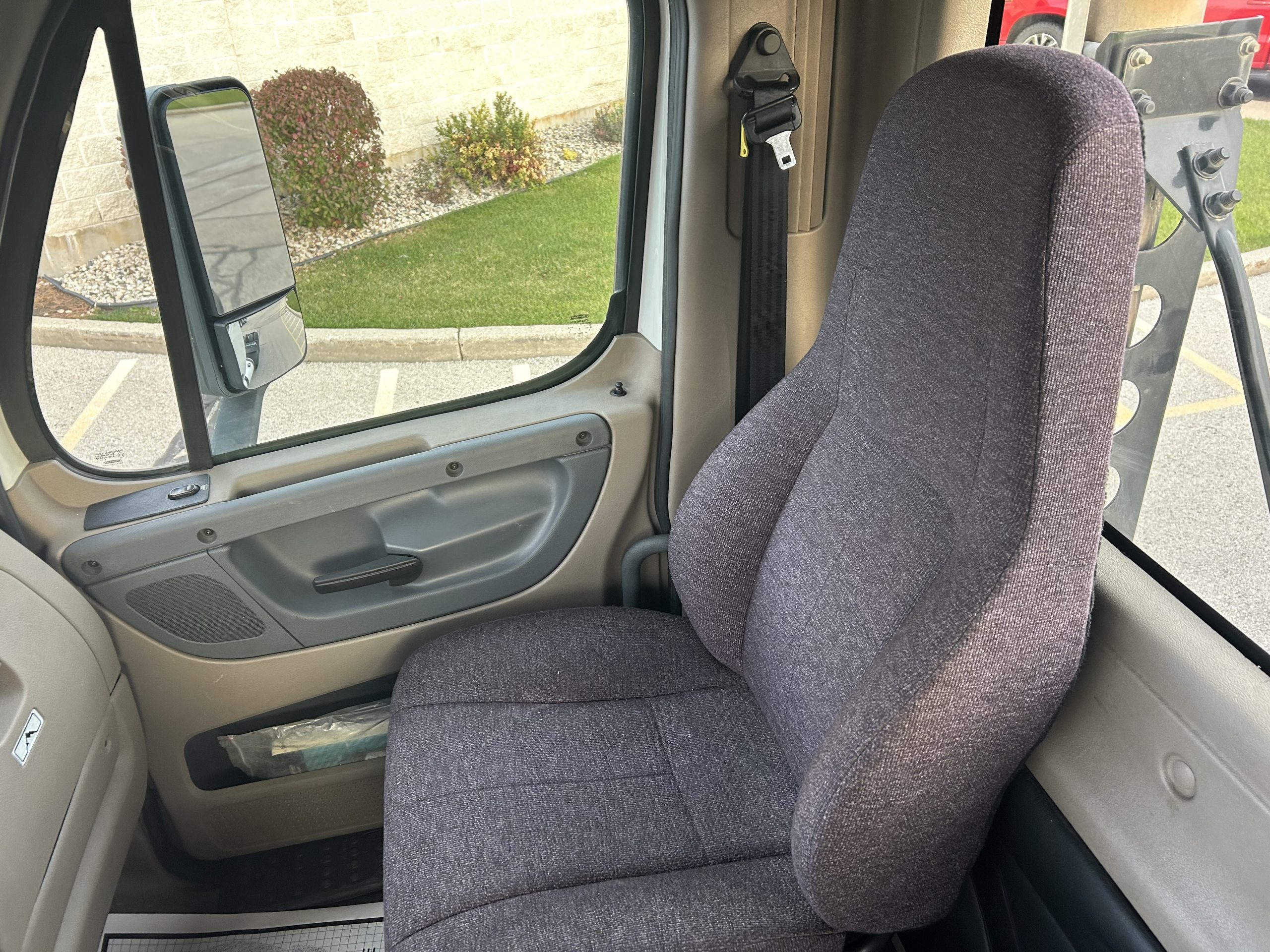 2017 Freightliner CA113 2017 Freightliner CA113 - image 6 of 6