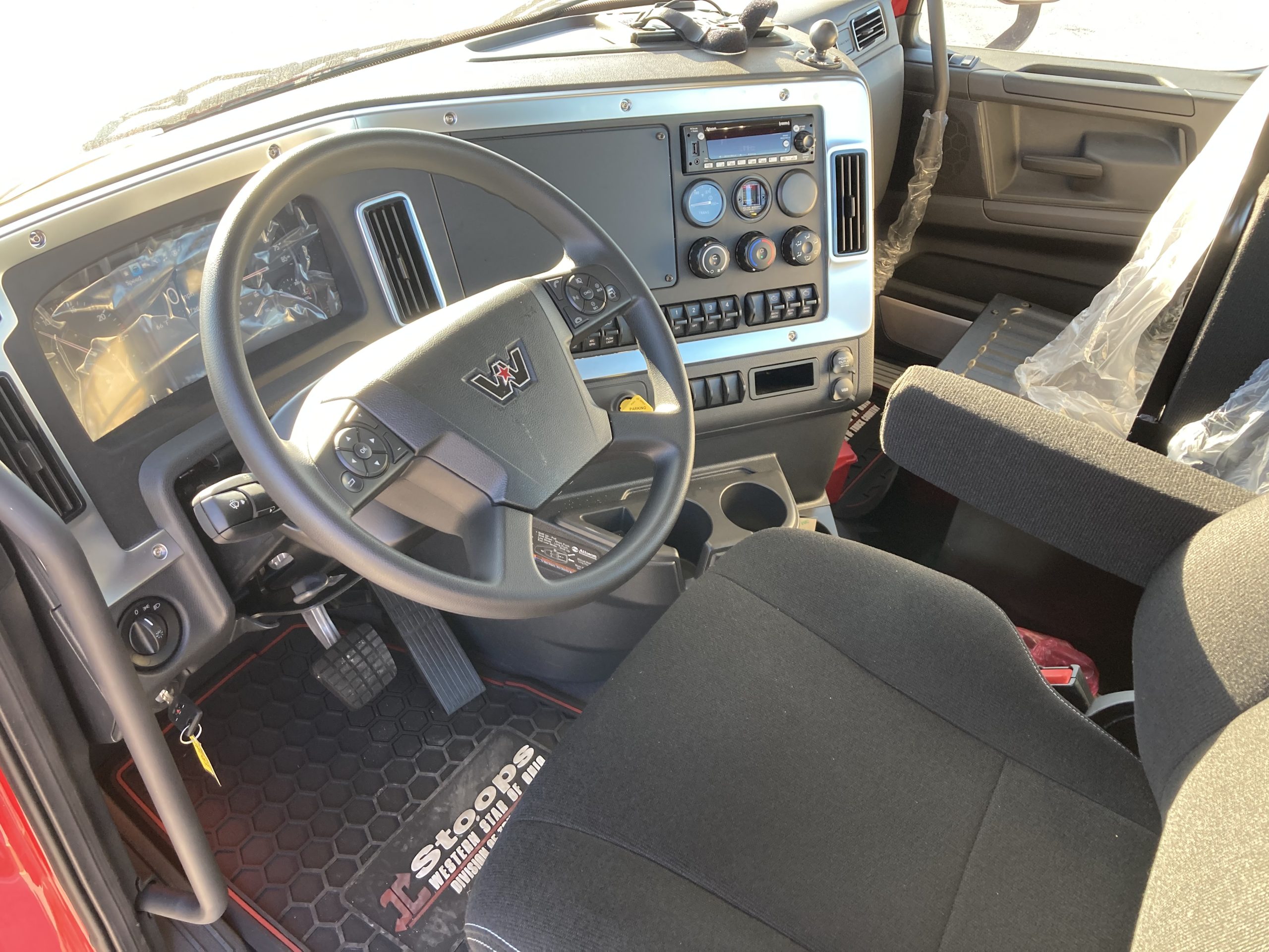 2025 Western Star 47X 2025 Western Star 47X - image 1 of 5