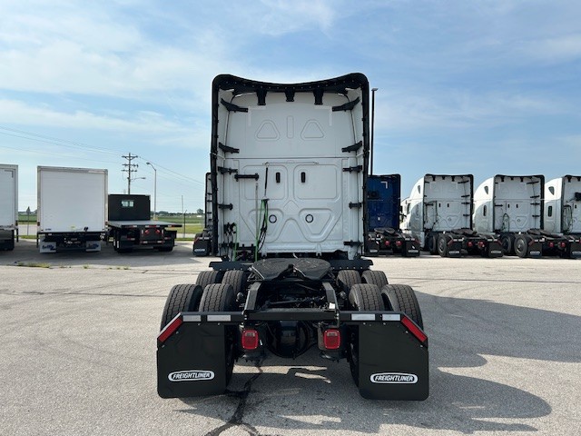2026 Freightliner - image 4