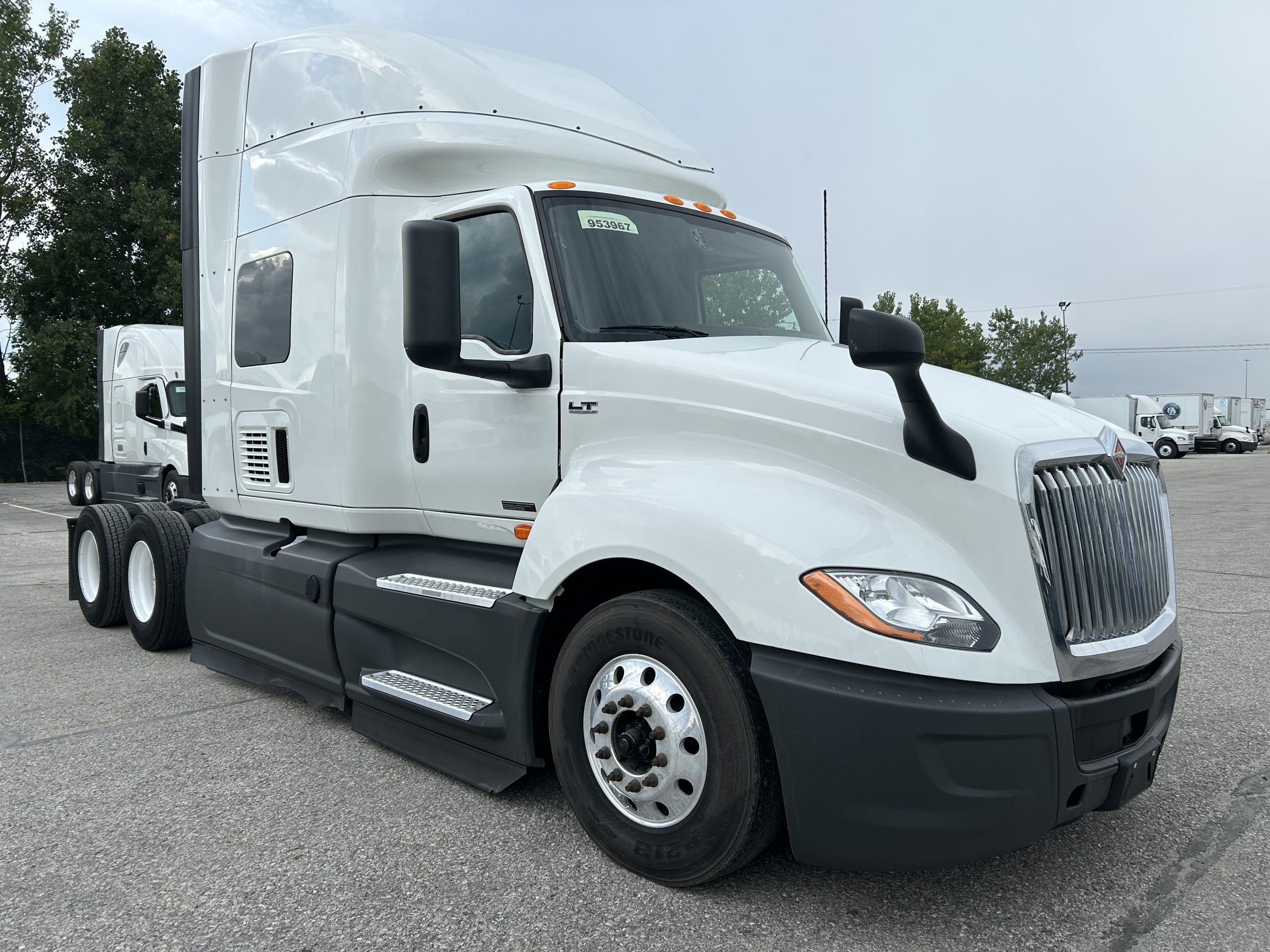 2022 International LT625 - image 3 of 6