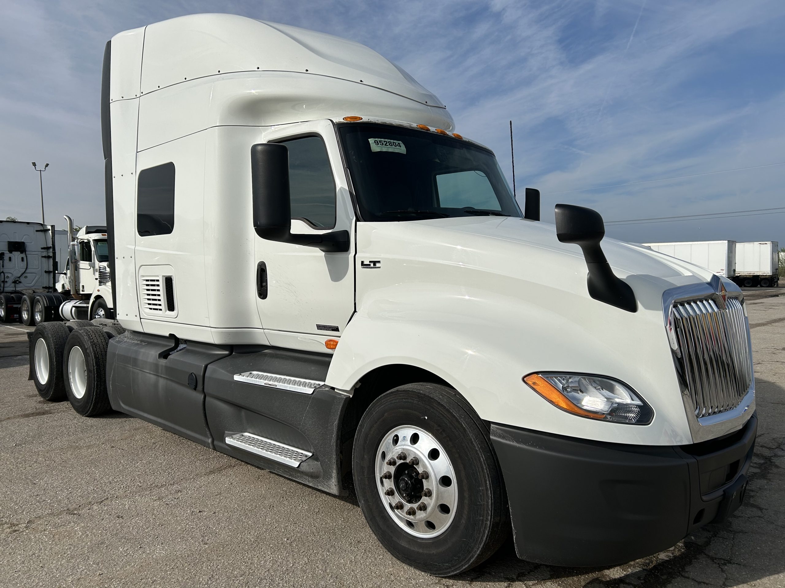 2022 International LT625 2022 International LT625 - image 3 of 6