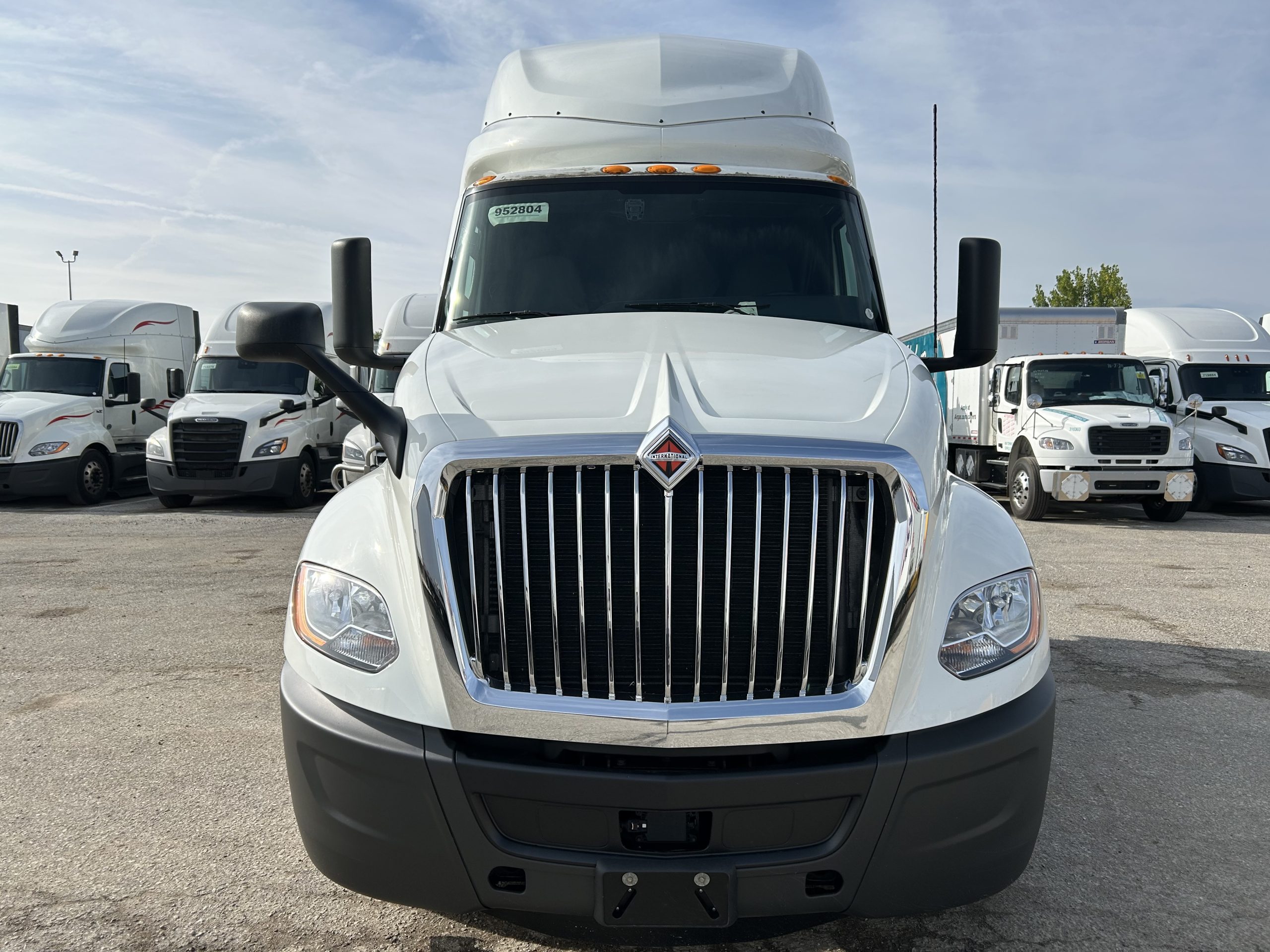 2022 International LT625 2022 International LT625 - image 2 of 6