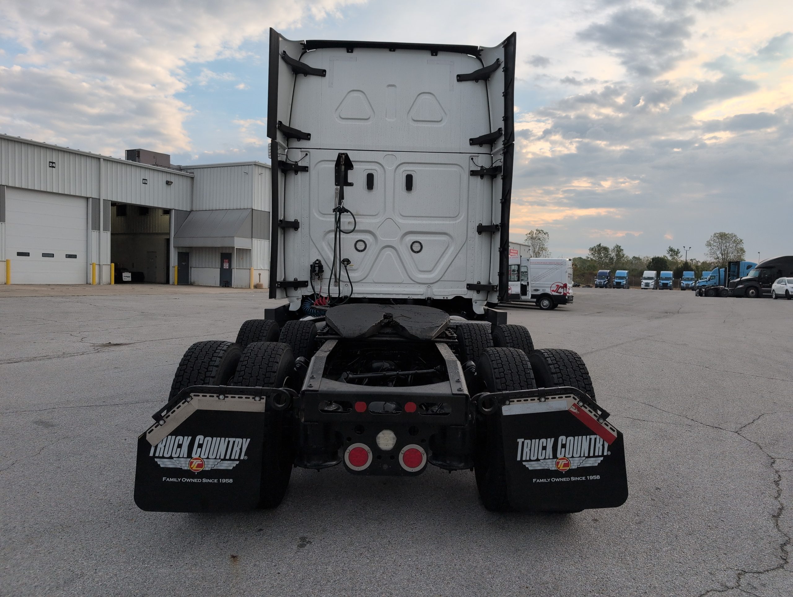 2021 Freightliner PT126 2021 Freightliner PT126 - image 4 of 6