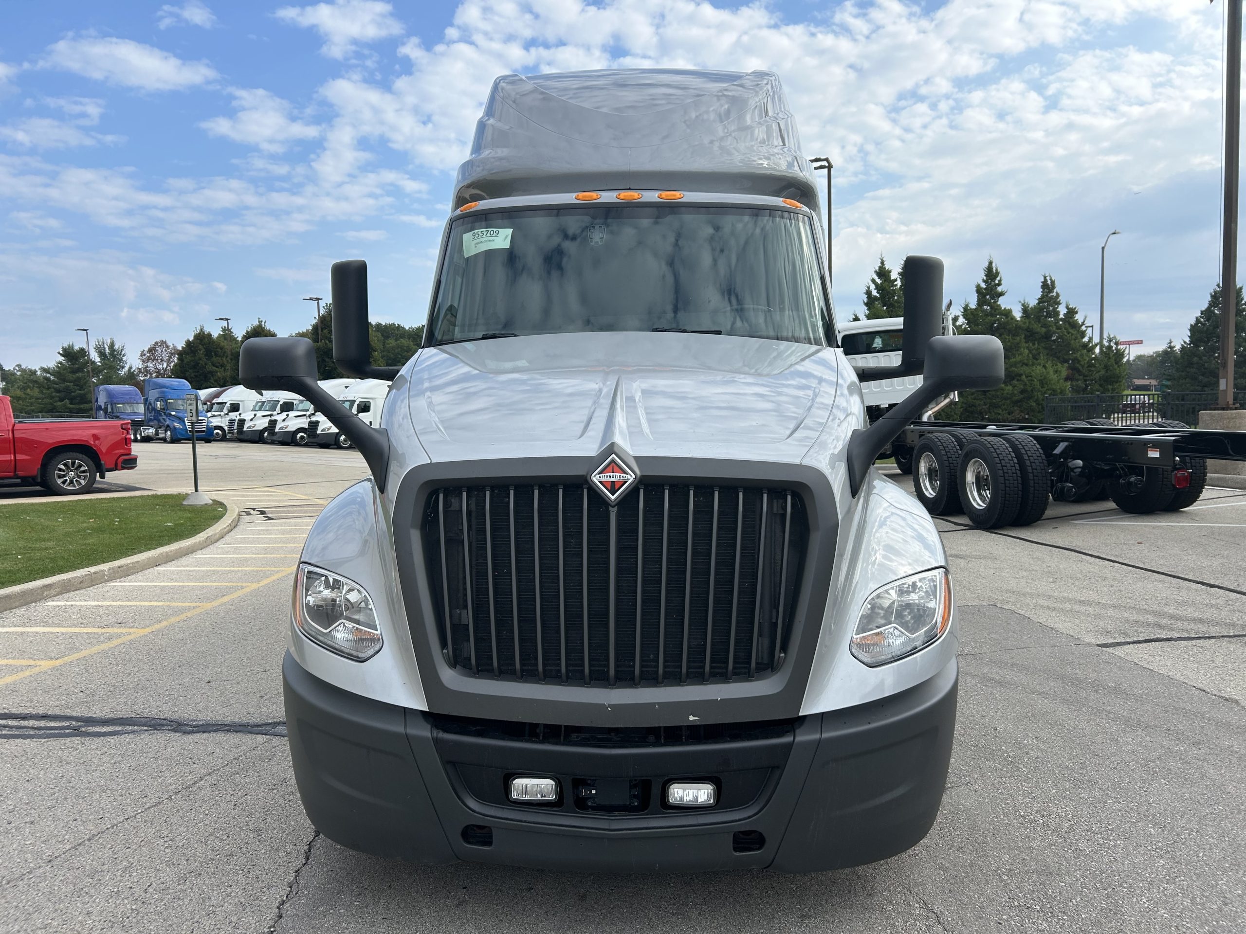 2022 International LT625 2022 International LT625 - image 2 of 6