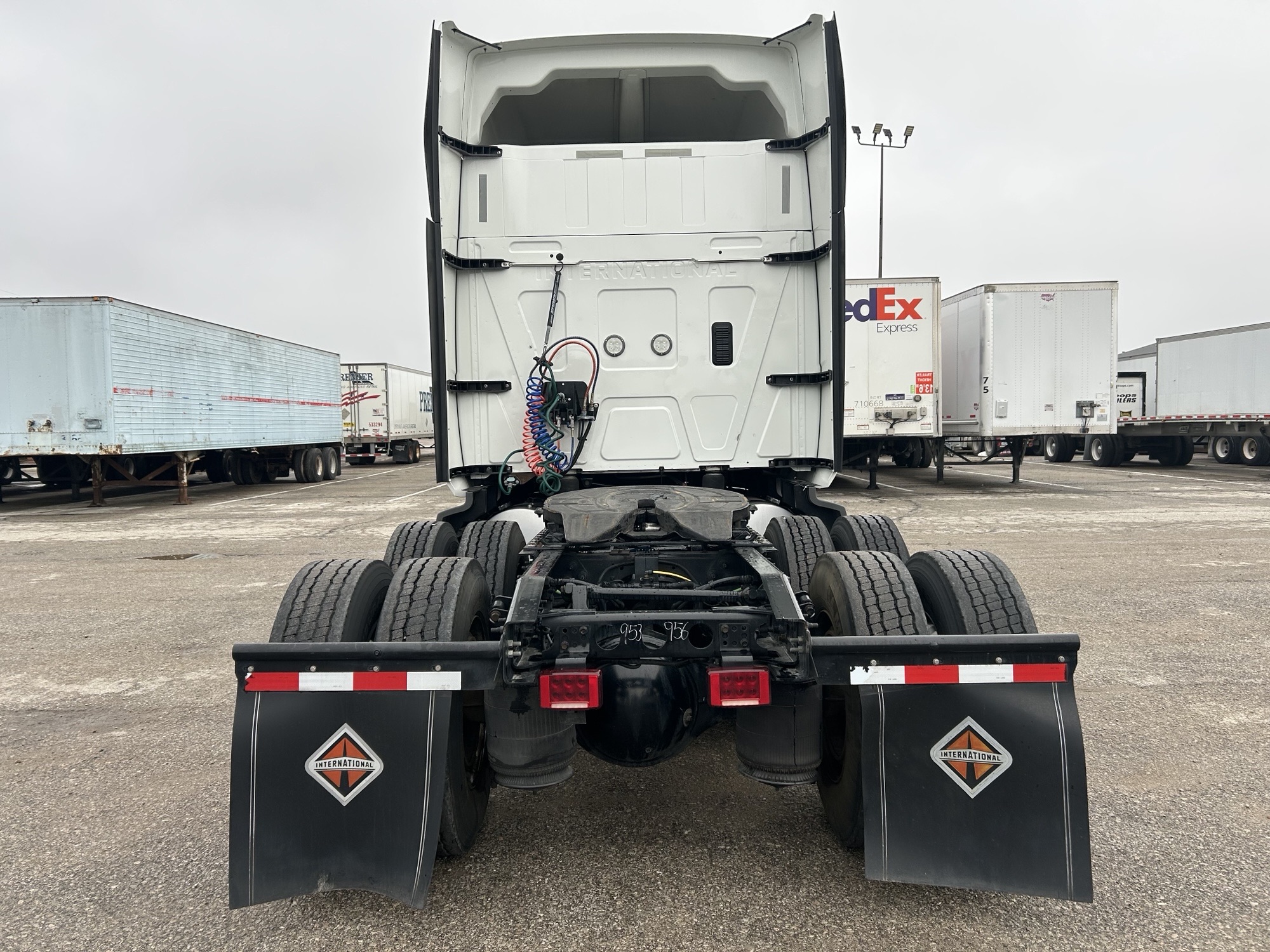 2022 International LT625 2022 International LT625 - image 4 of 6