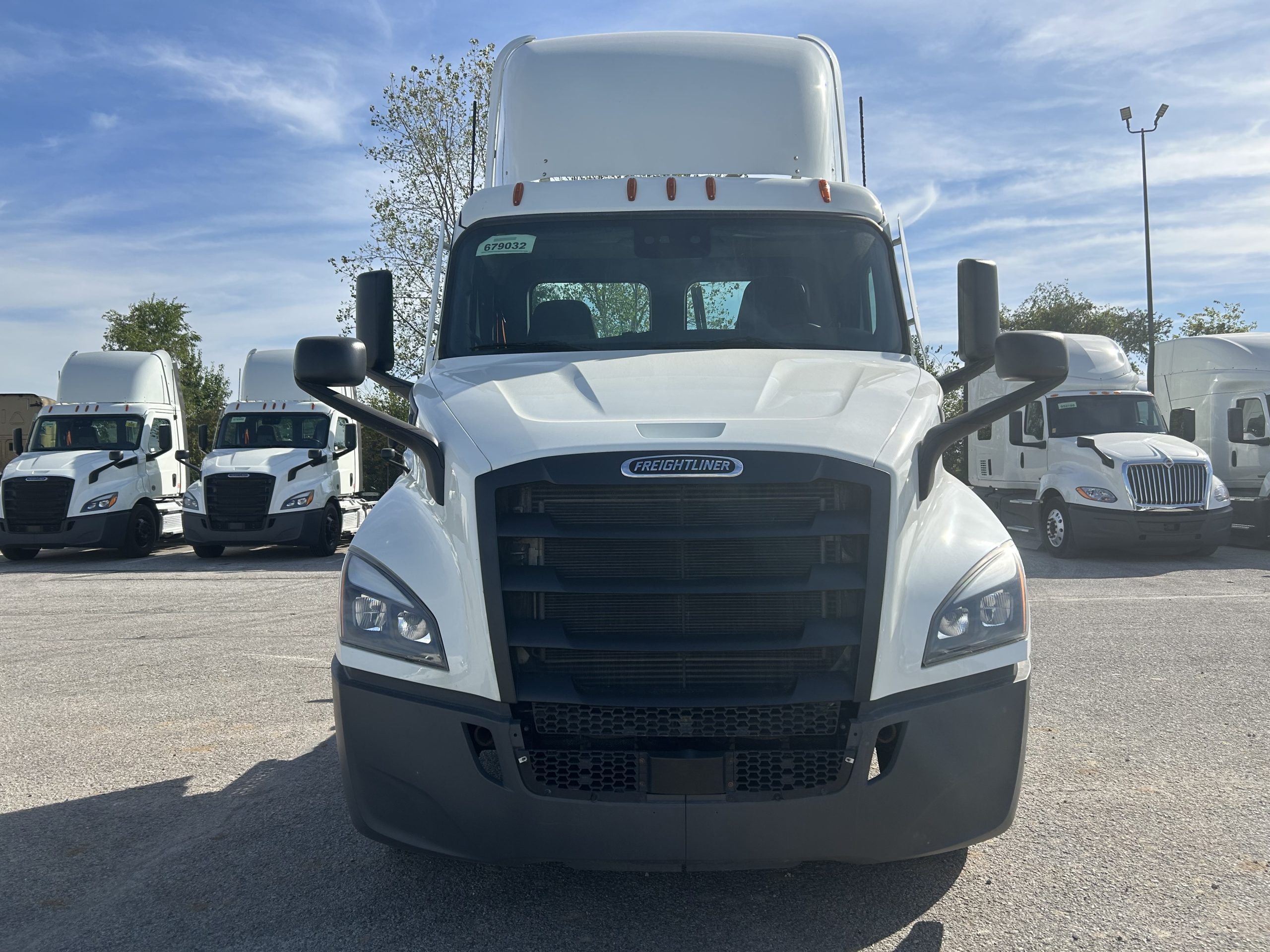 2021 Freightliner PE116 2021 Freightliner PE116 - image 2 of 5