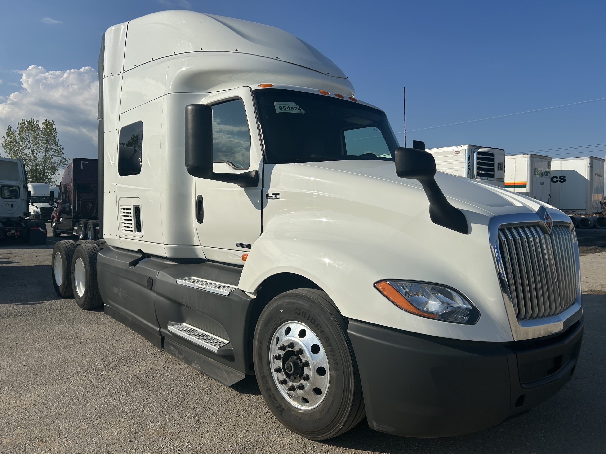 2022 International LT625 2022 International LT625 - image 3 of 5