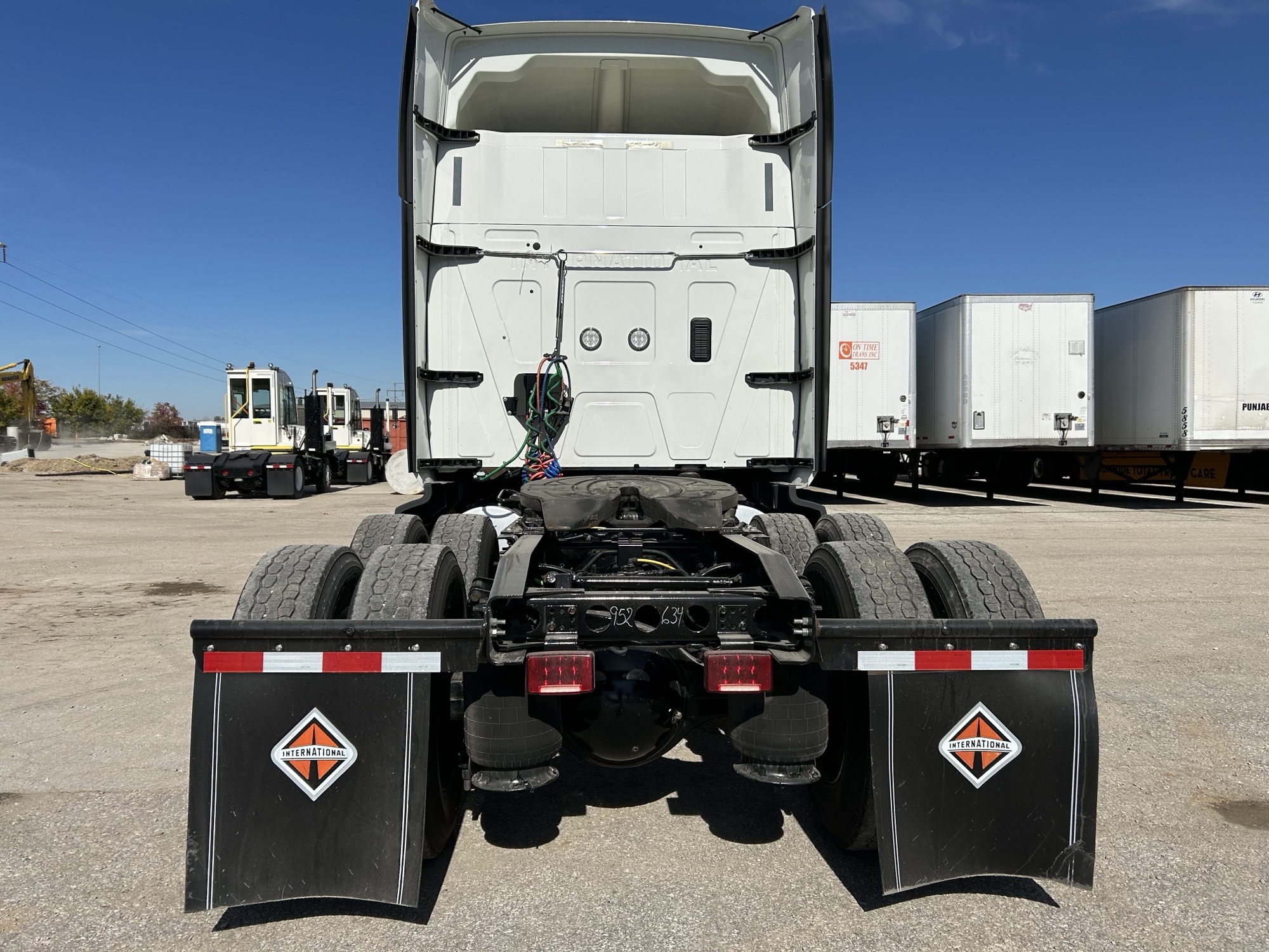 2022 International LT625 2022 International LT625 - image 4 of 6