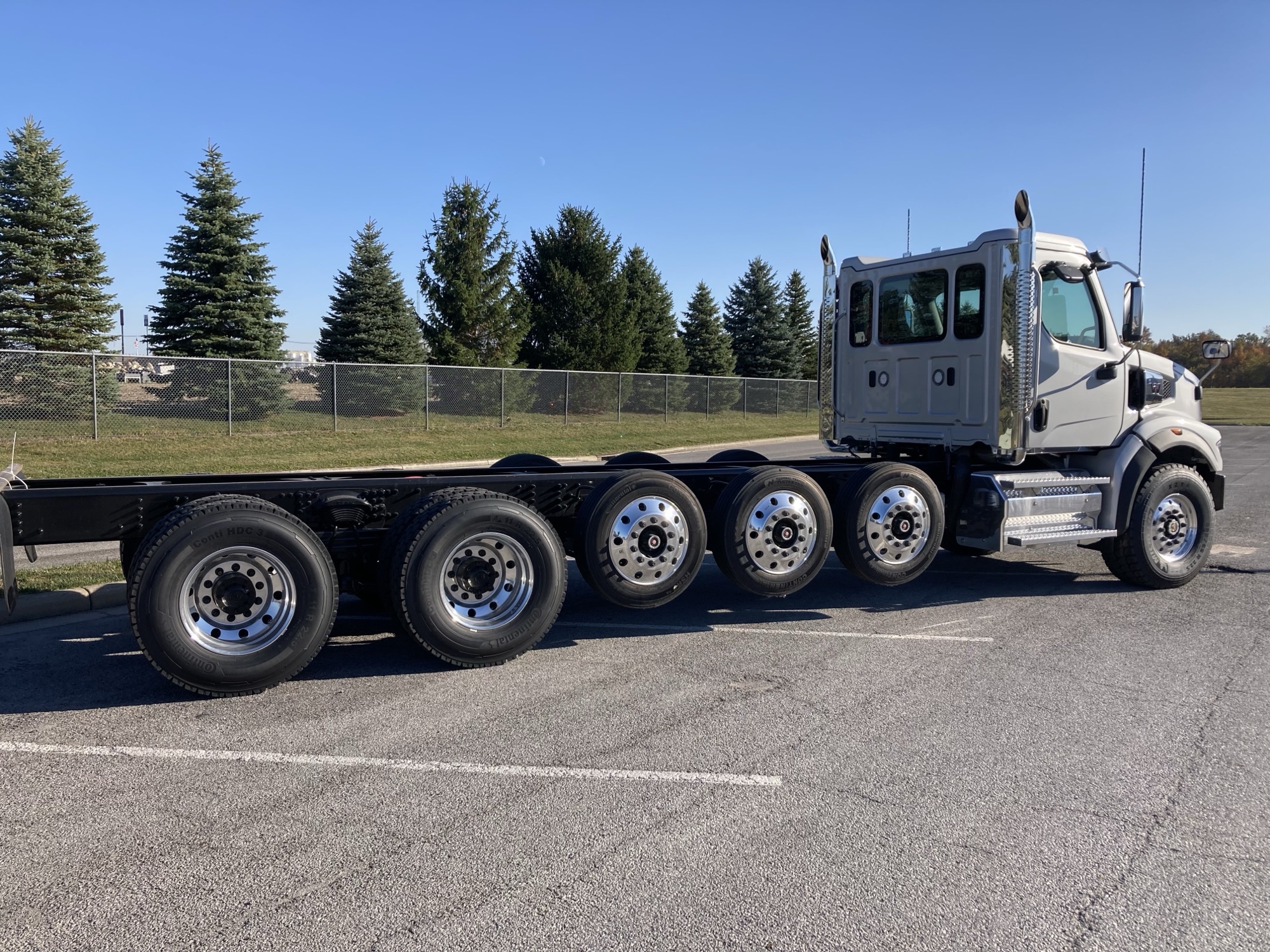 2026 Western Star 47X 2026 Western Star 47X - image 4 of 6