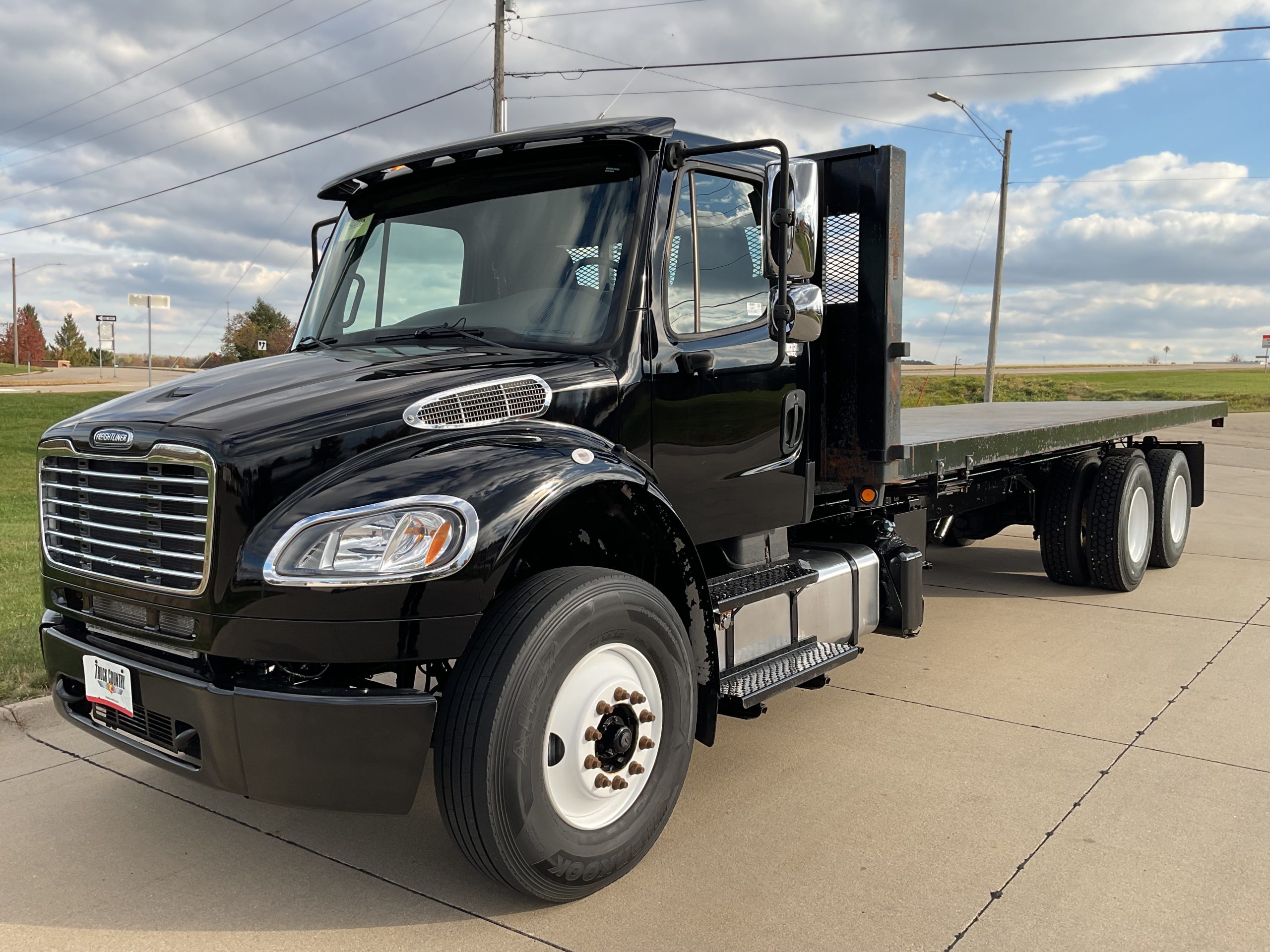 2017 Freightliner M2 106 2017 Freightliner M2 106 - image 1 of 6