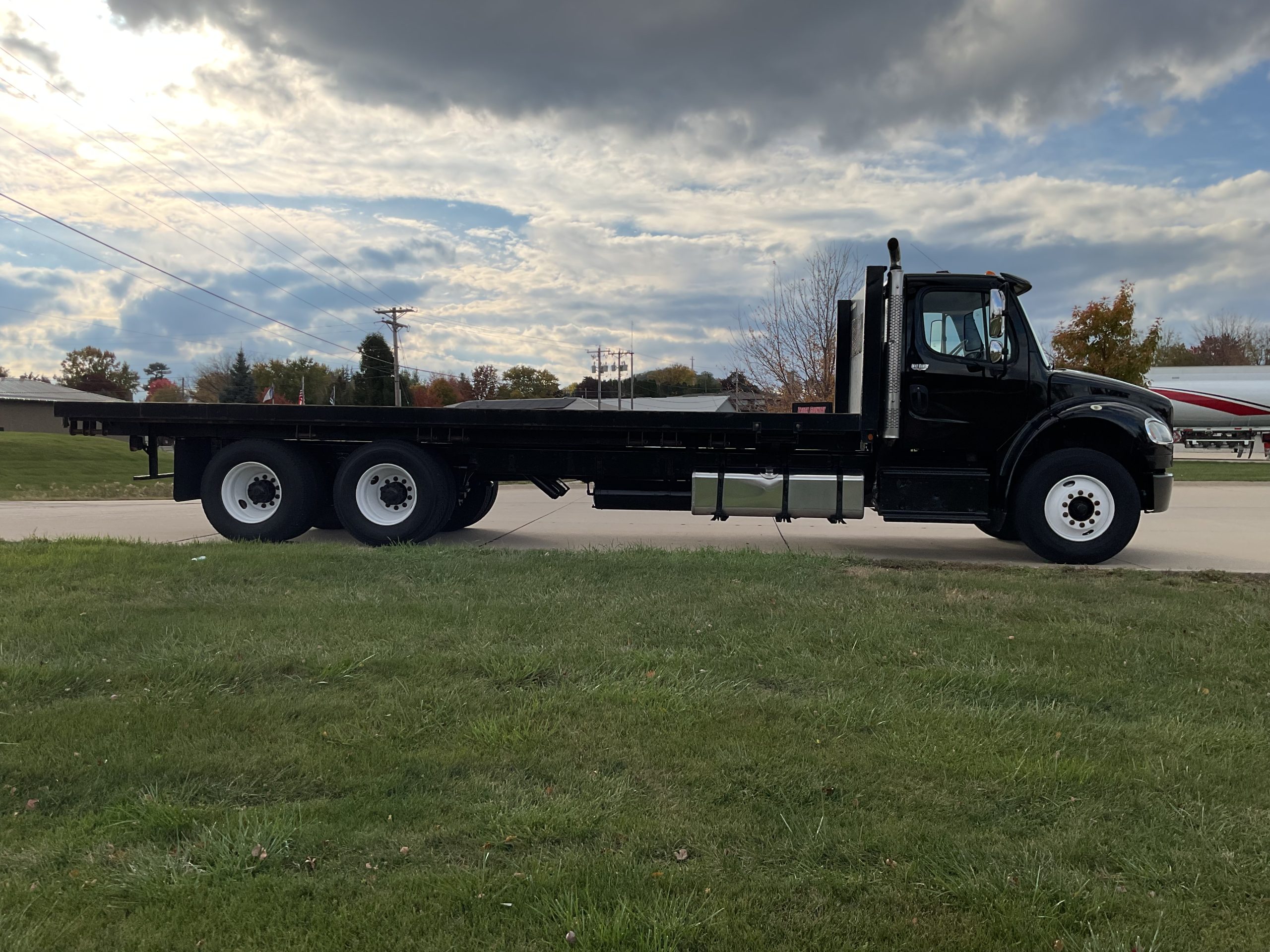 2017 Freightliner M2 106 — photo 6