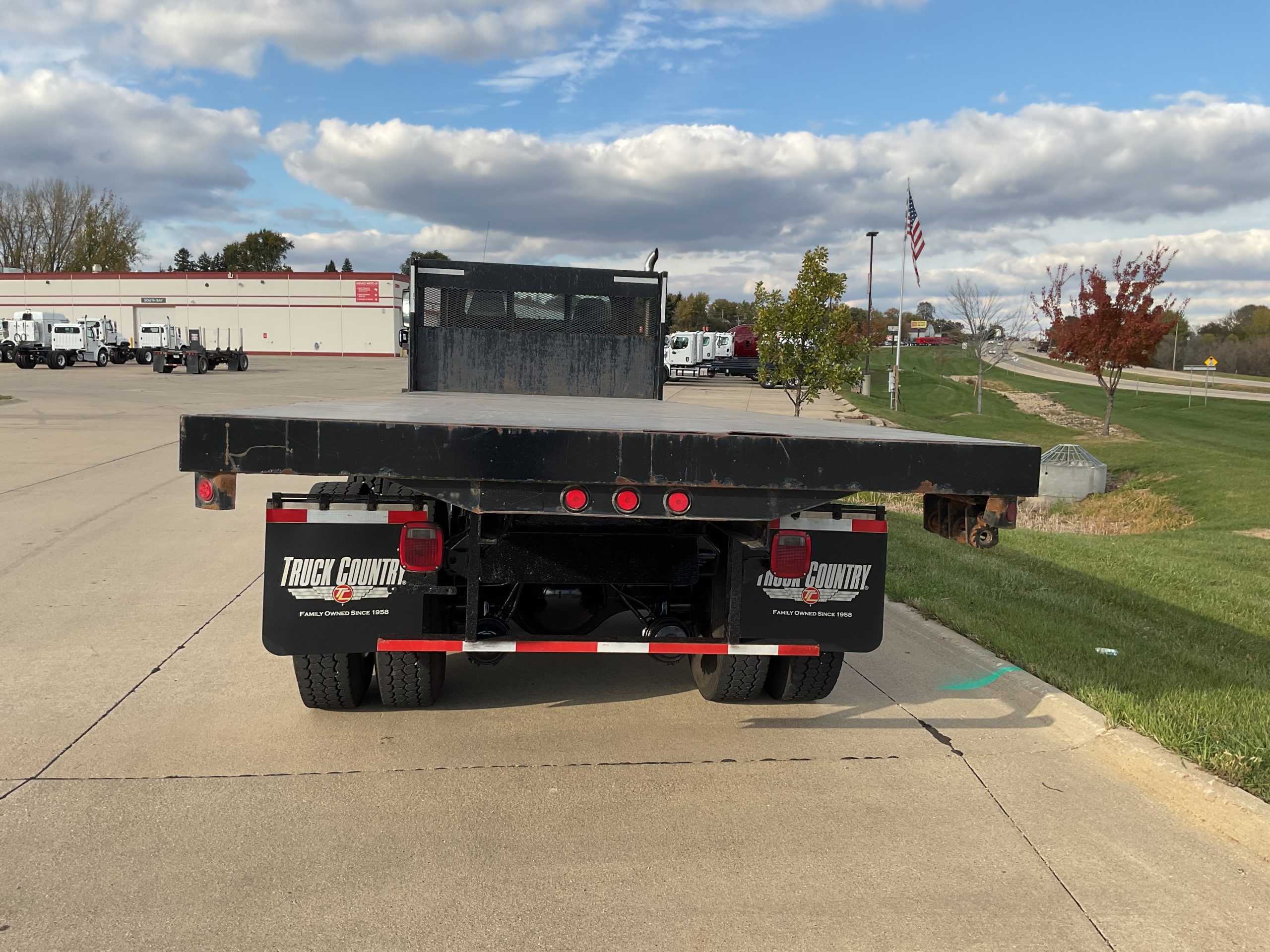 2017 Freightliner M2 106 2017 Freightliner M2 106 - image 4 of 6