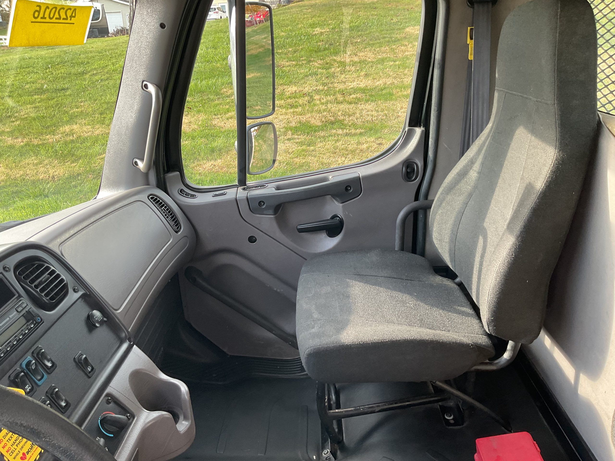 2017 Freightliner M2 106 2017 Freightliner M2 106 - image 5 of 6