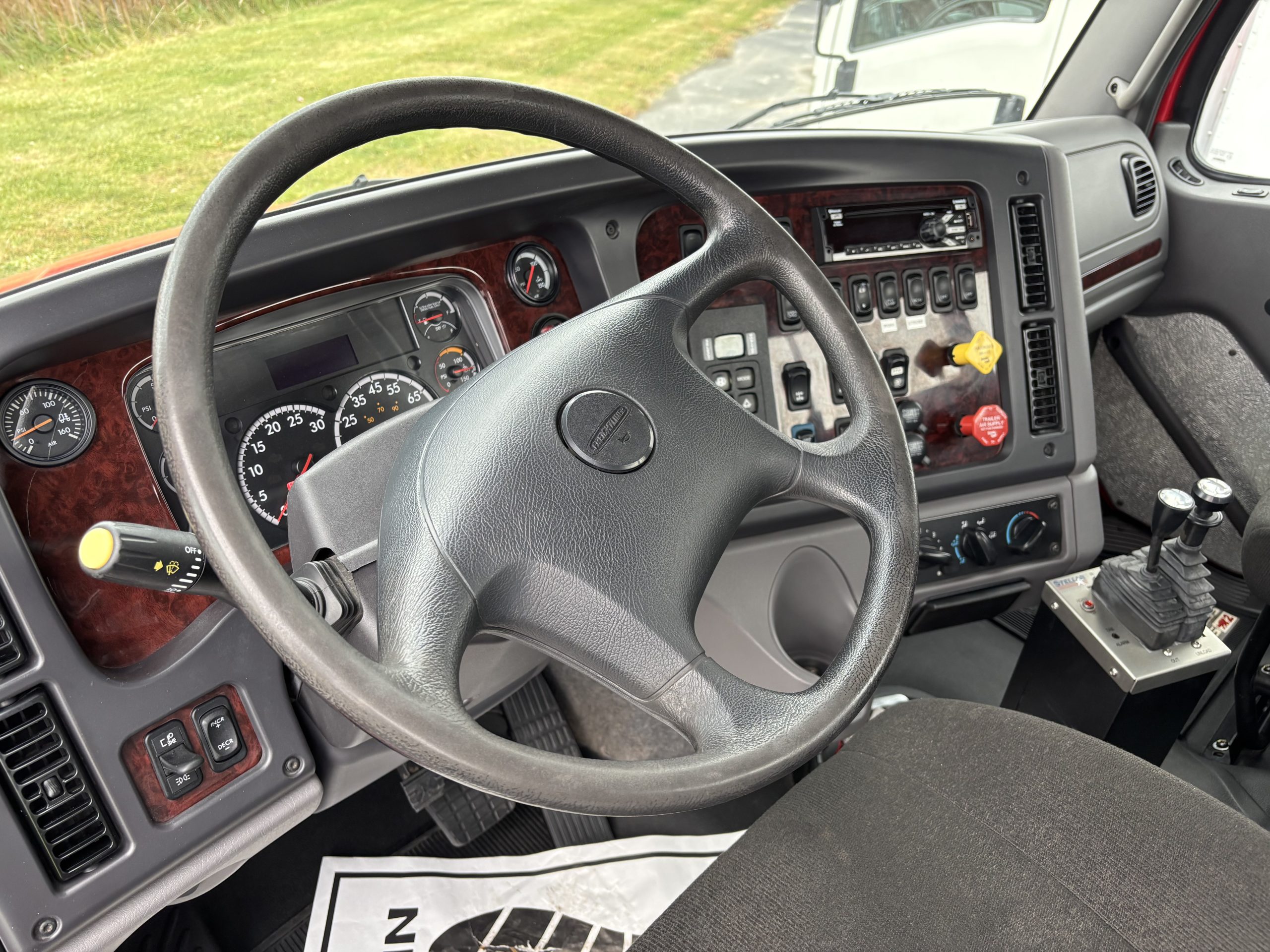 2022 Freightliner M2 106 2022 Freightliner M2 106 - image 4 of 6