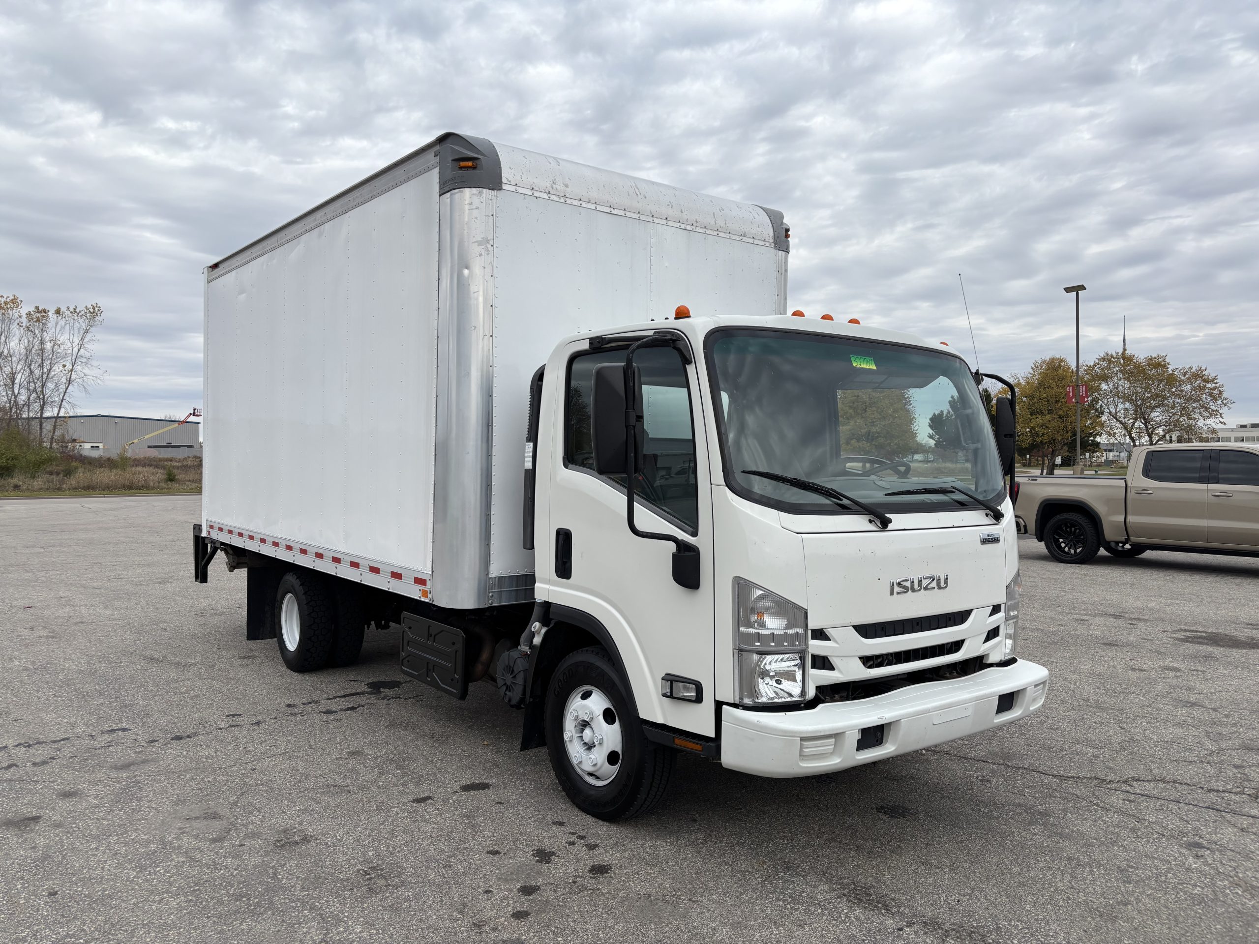2019 Isuzu NPR 2019 Isuzu NPR - image 3 of 6