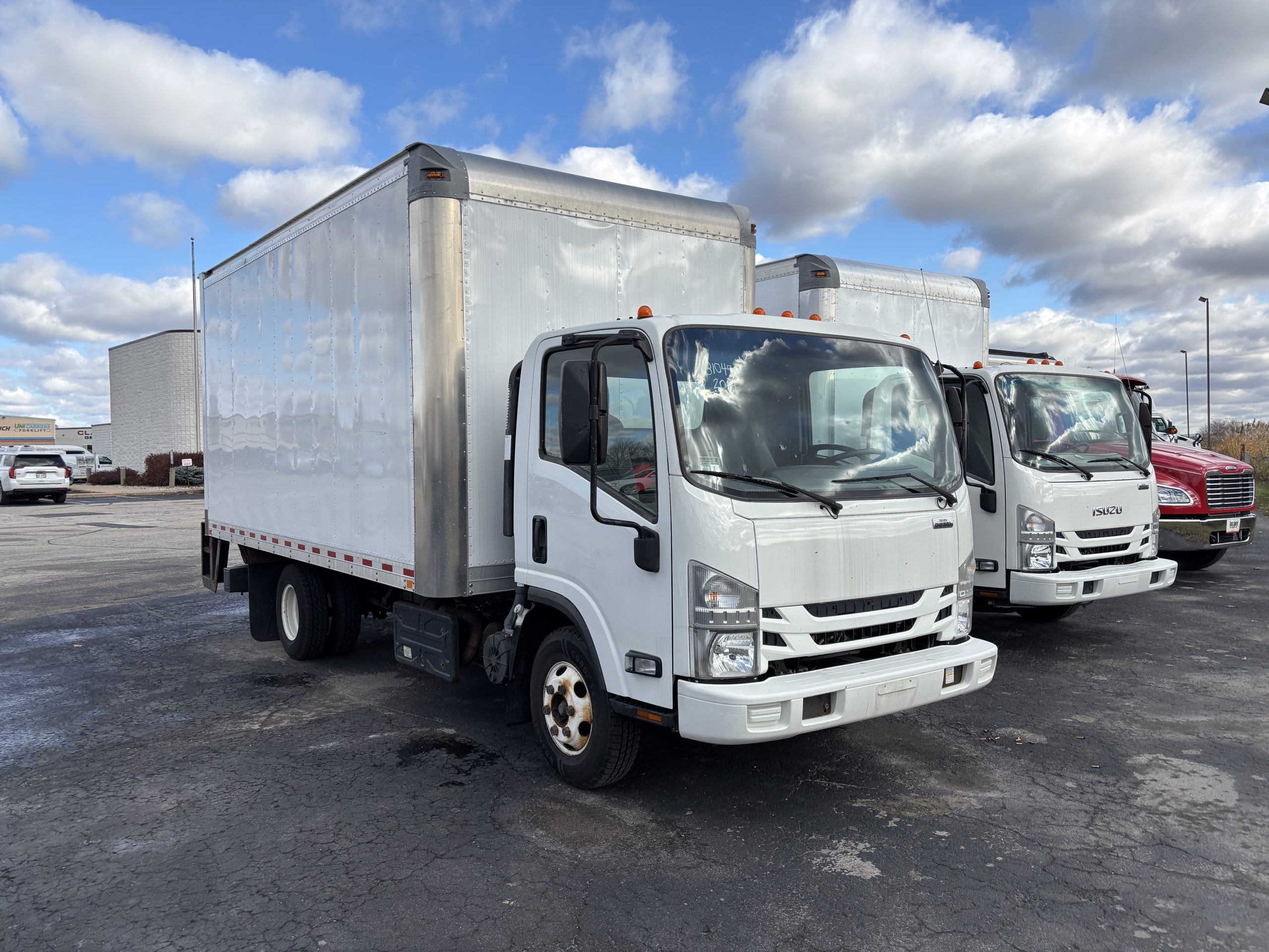 2019 Isuzu NPR 2019 Isuzu NPR - image 3 of 6