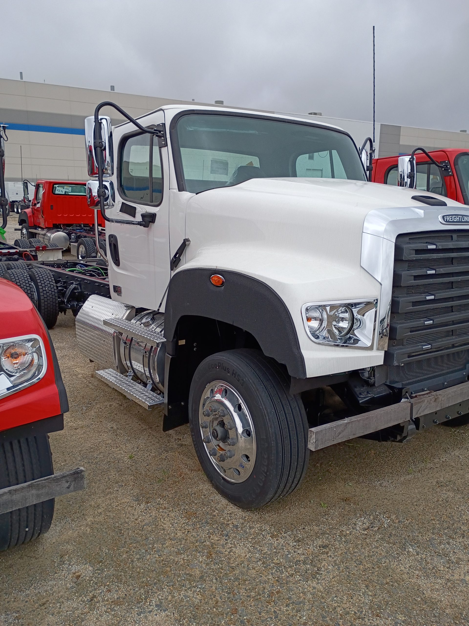 2025 Freightliner 114SD - image 2