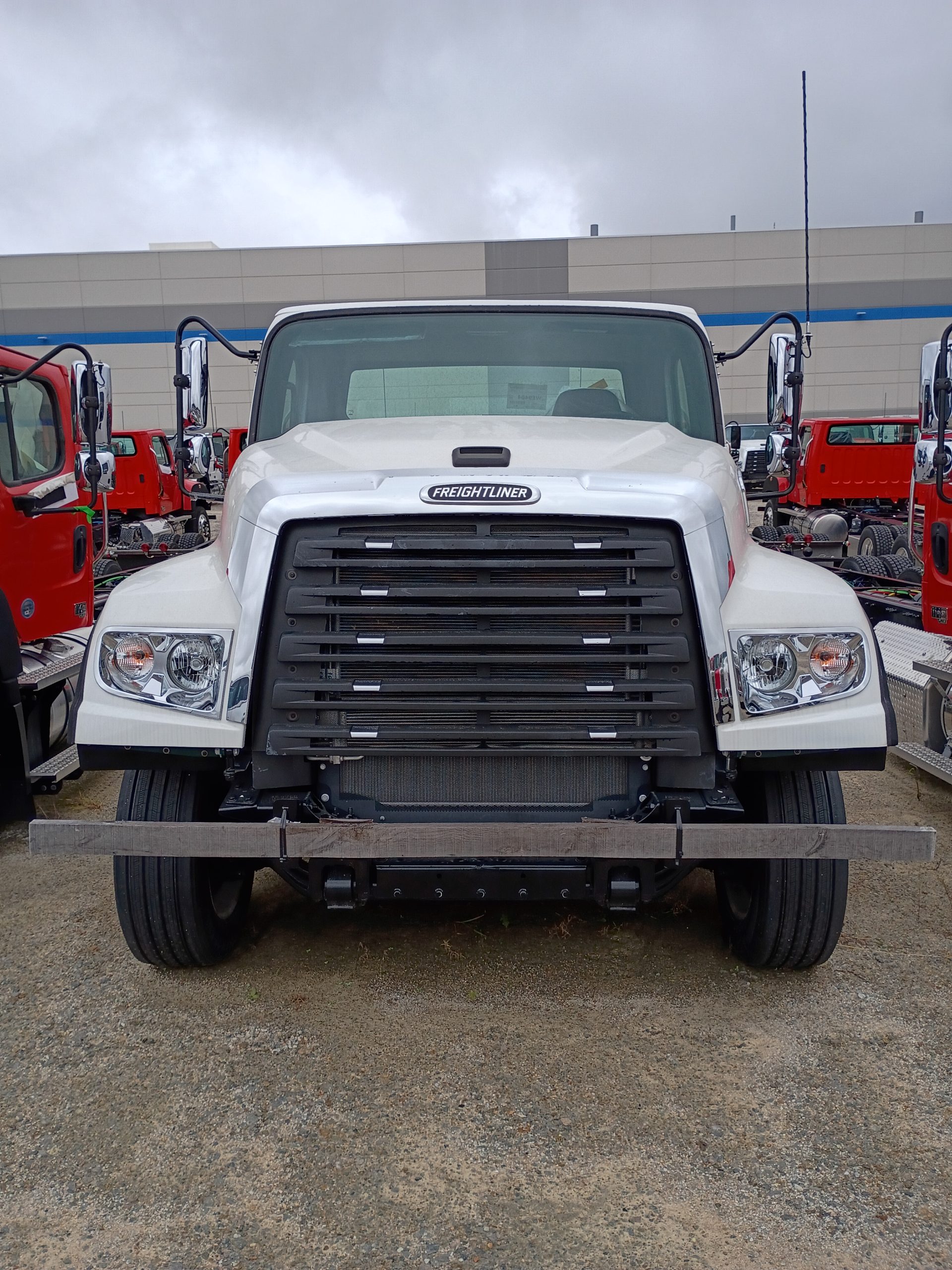 2025 Freightliner 114SD - image 1