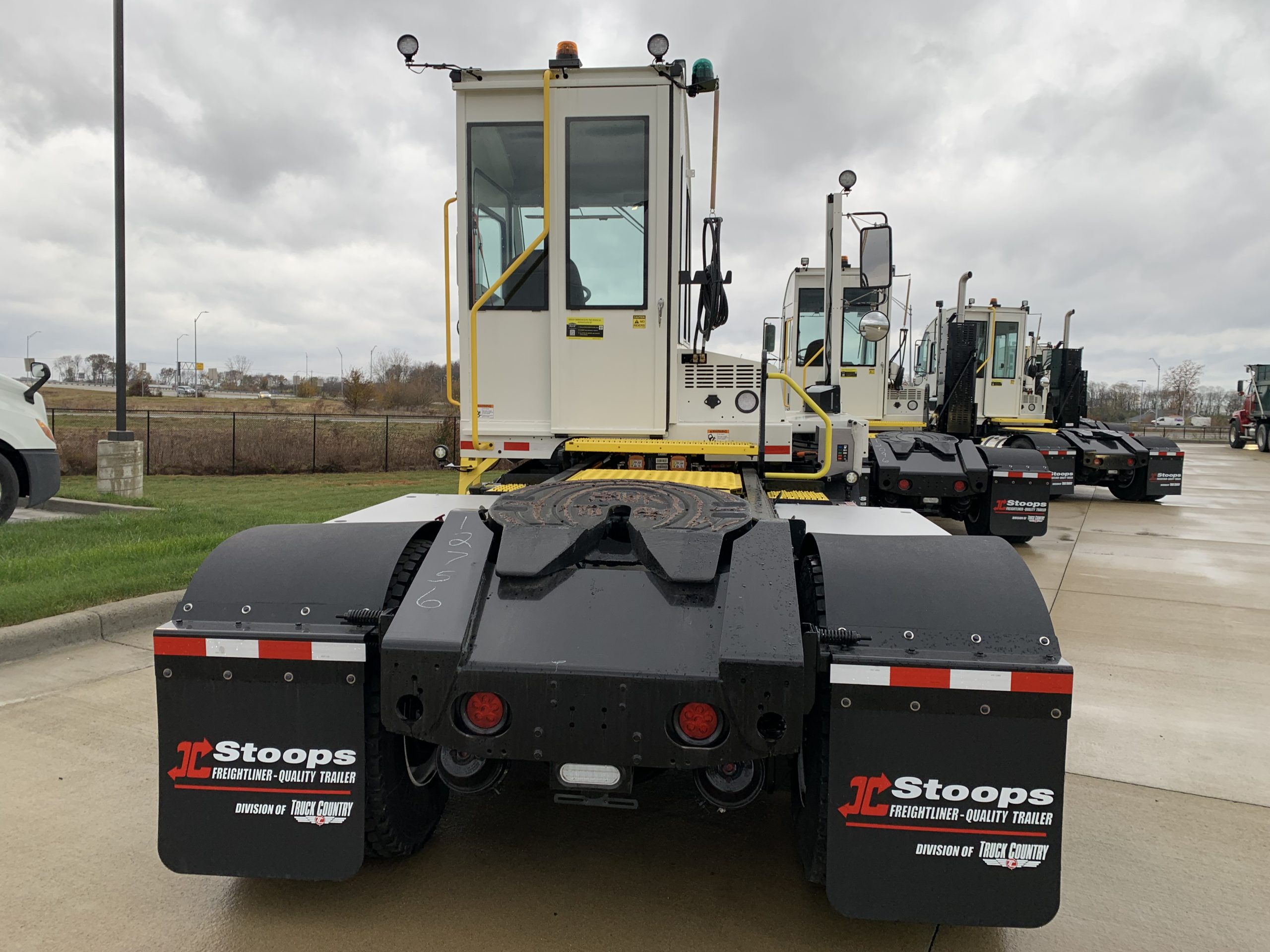 2024 Autocar - image 2