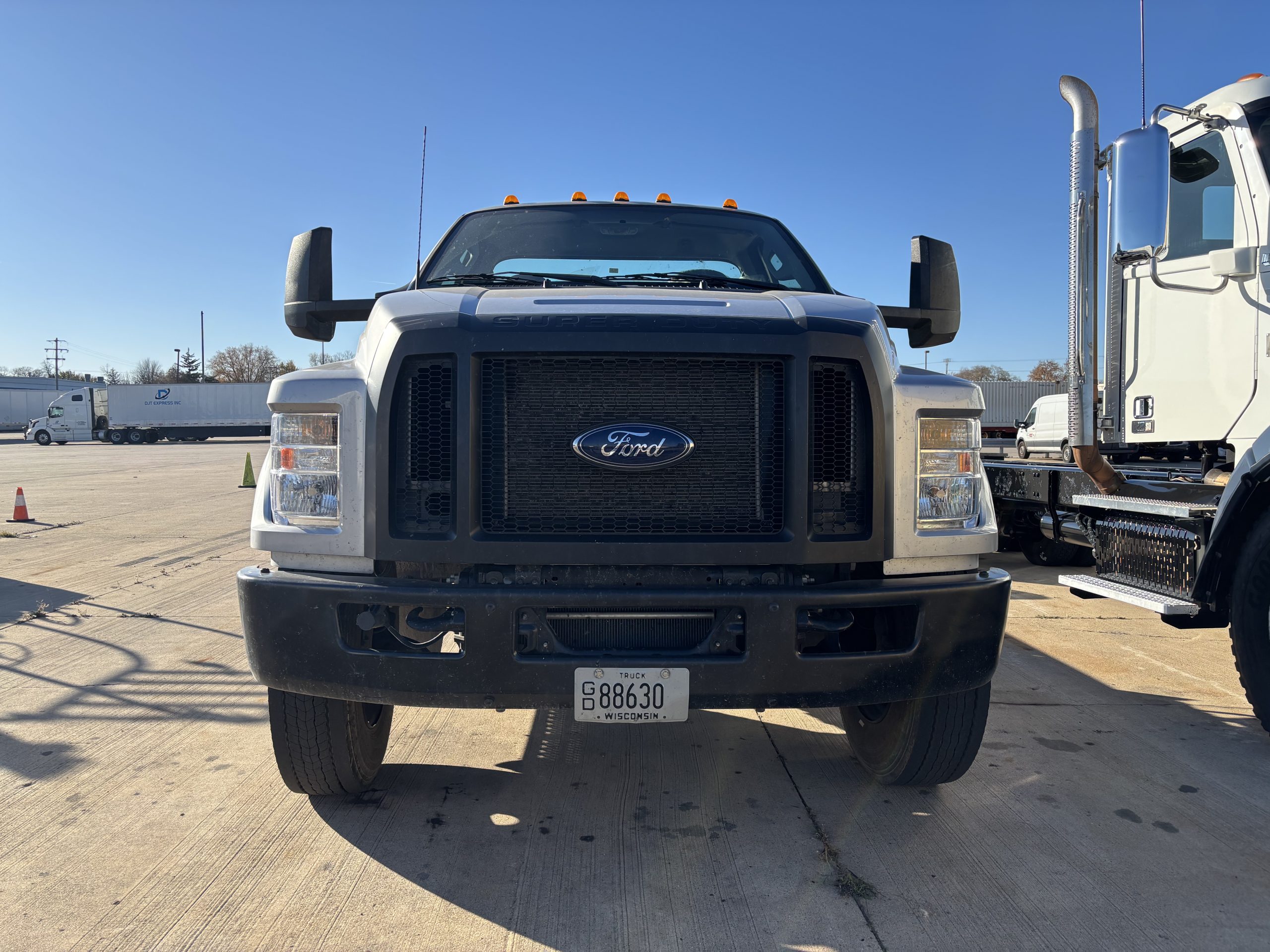 2022 Ford F650 - image 2 of 6